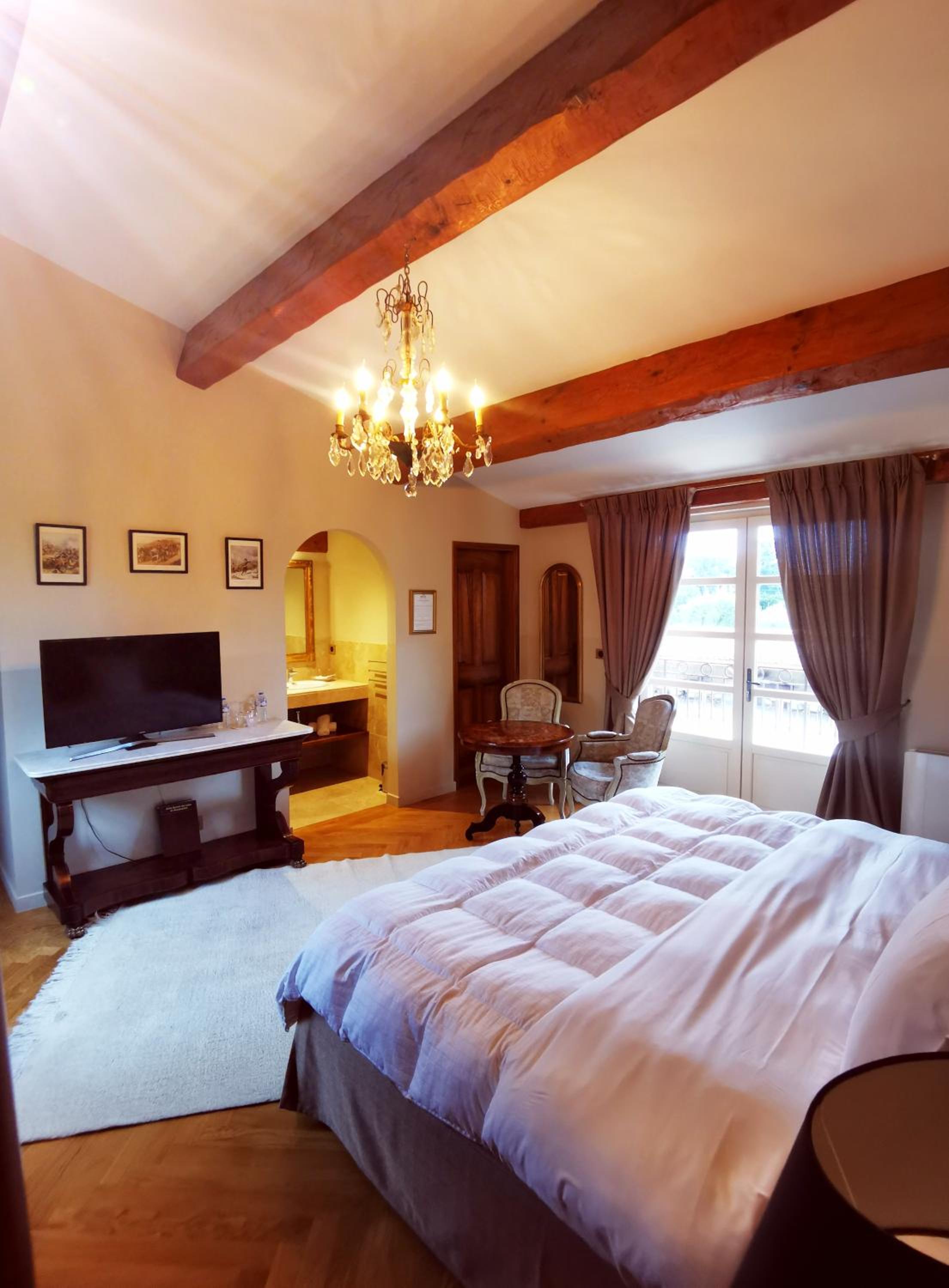 Deluxe Double Room with Balcony - Photo 2