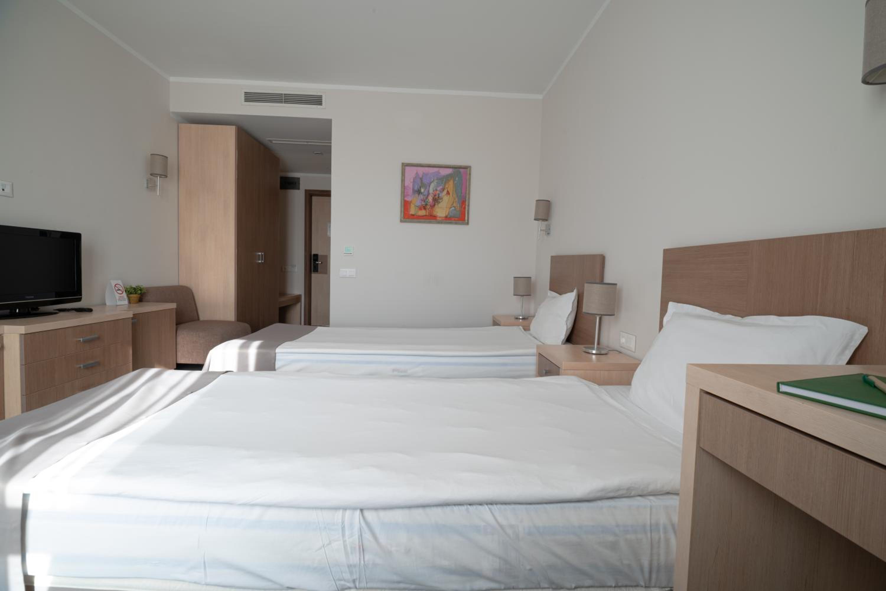 Standard Twin Room - Photo 5