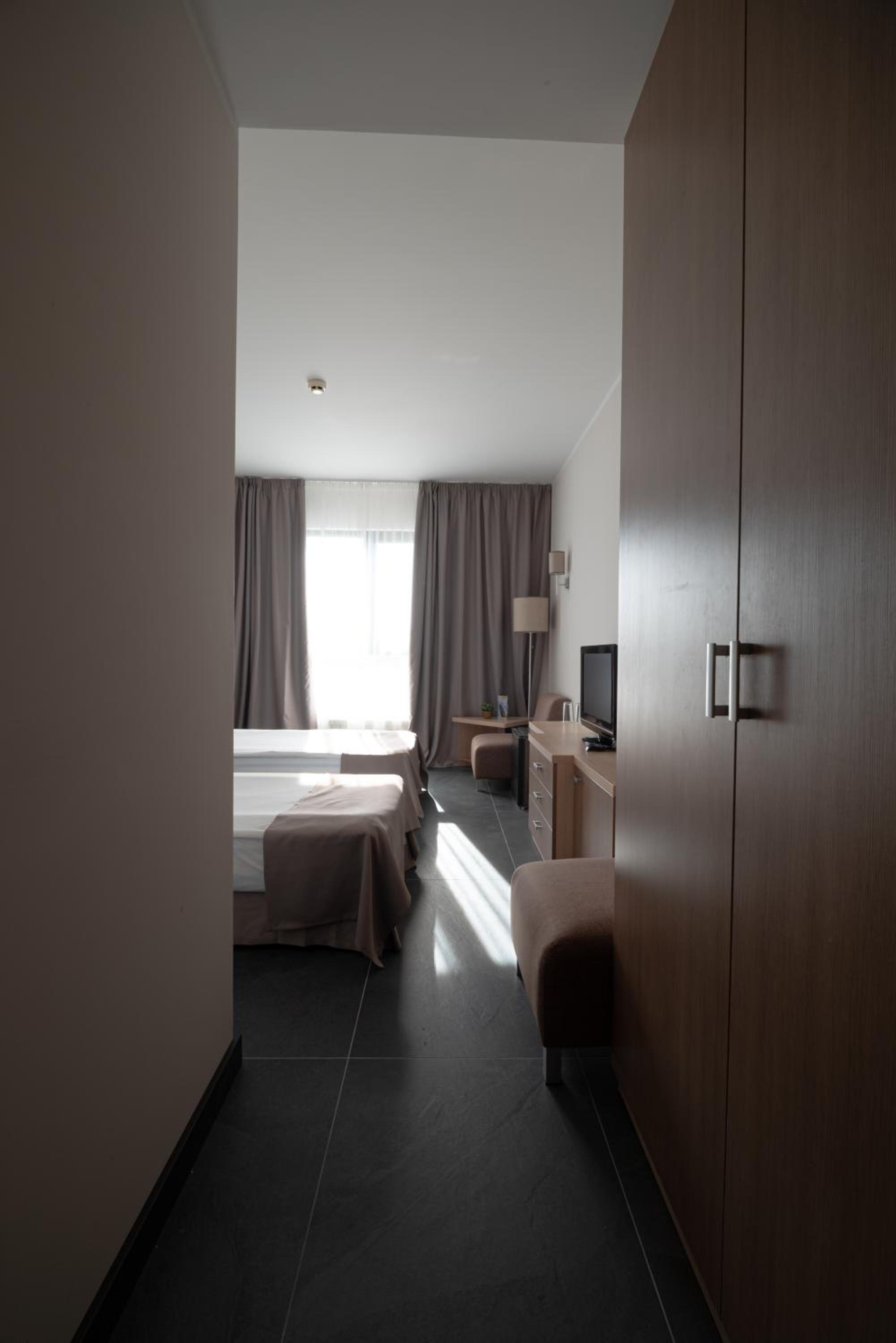 Standard Twin Room - Photo 14