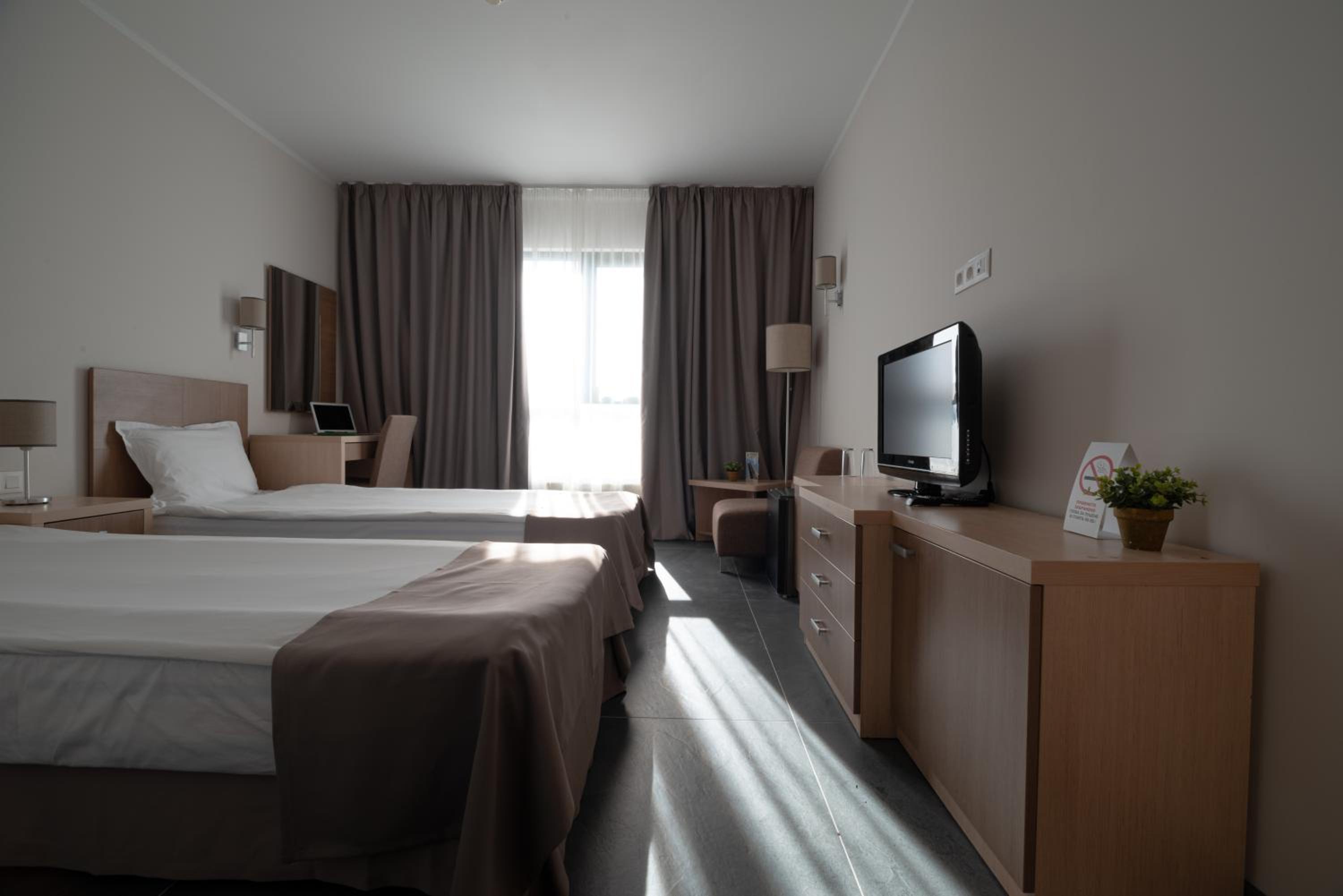 Standard Twin Room - Photo 13
