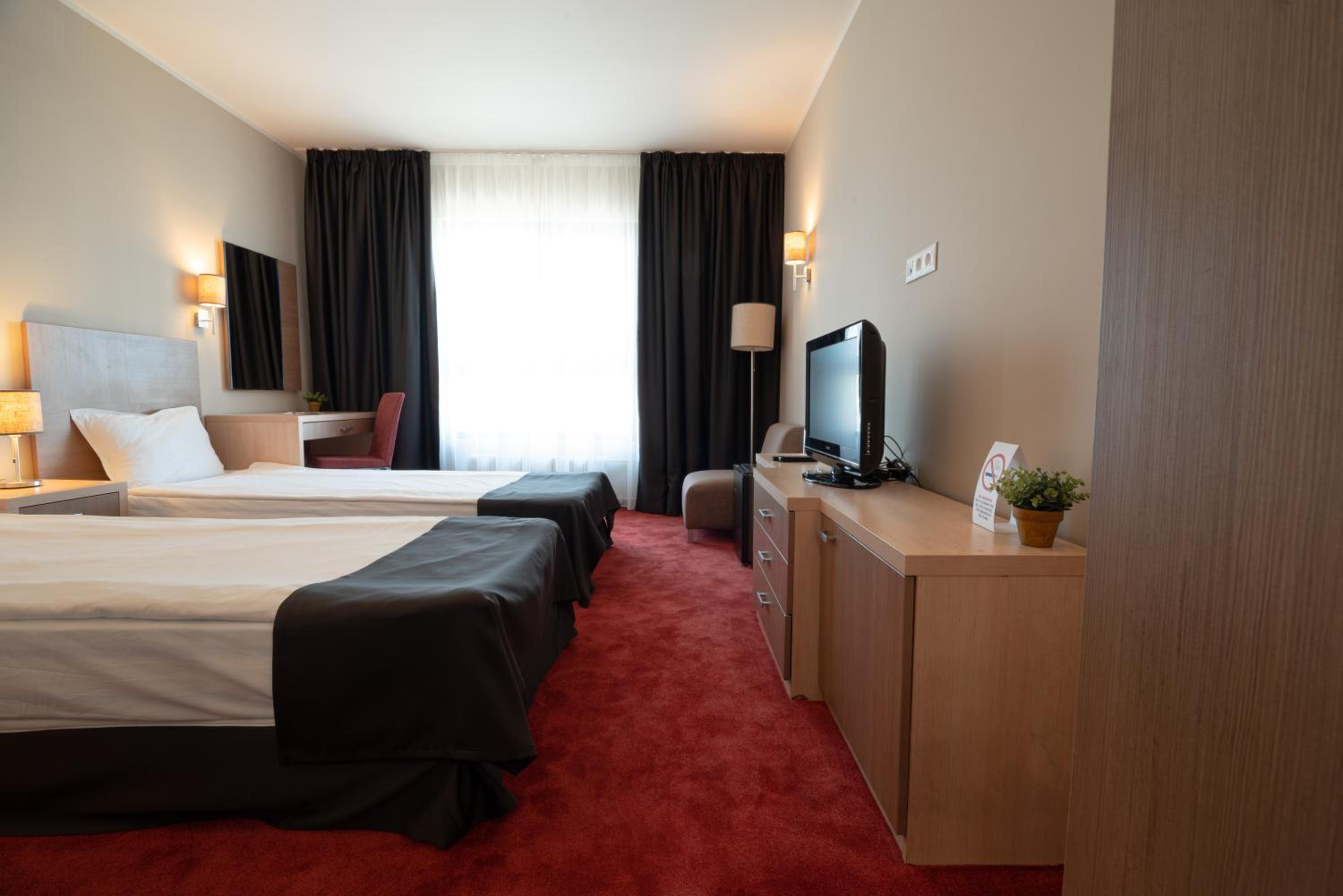 Standard Twin Room - Photo 8