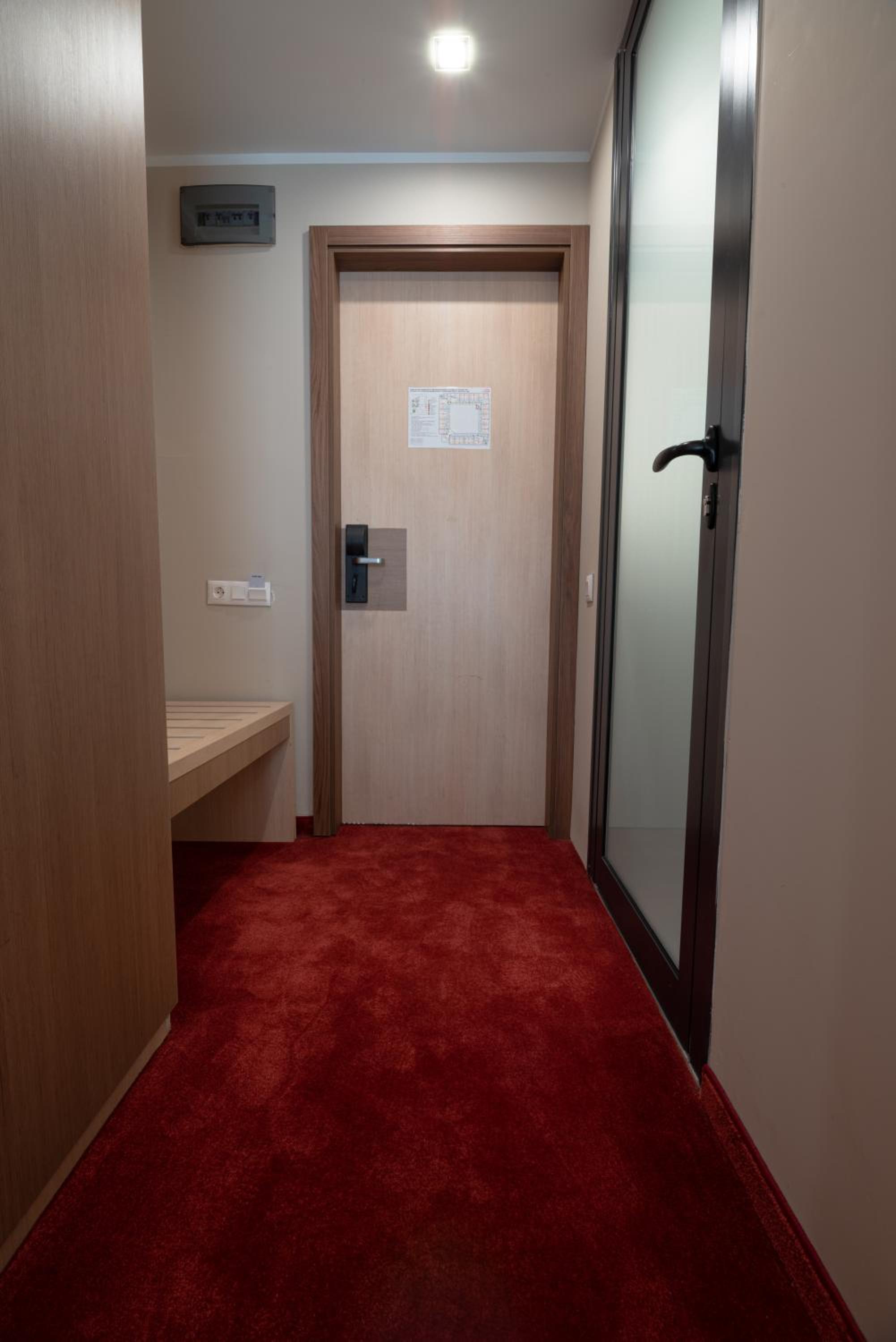 Standard Twin Room - Photo 7