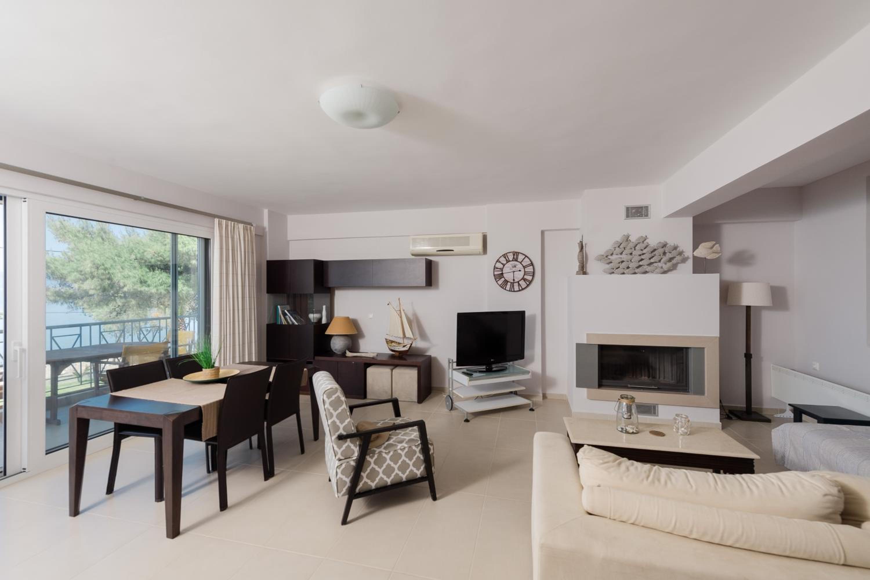 Three-Bedroom Apartment with Sea View photo 1