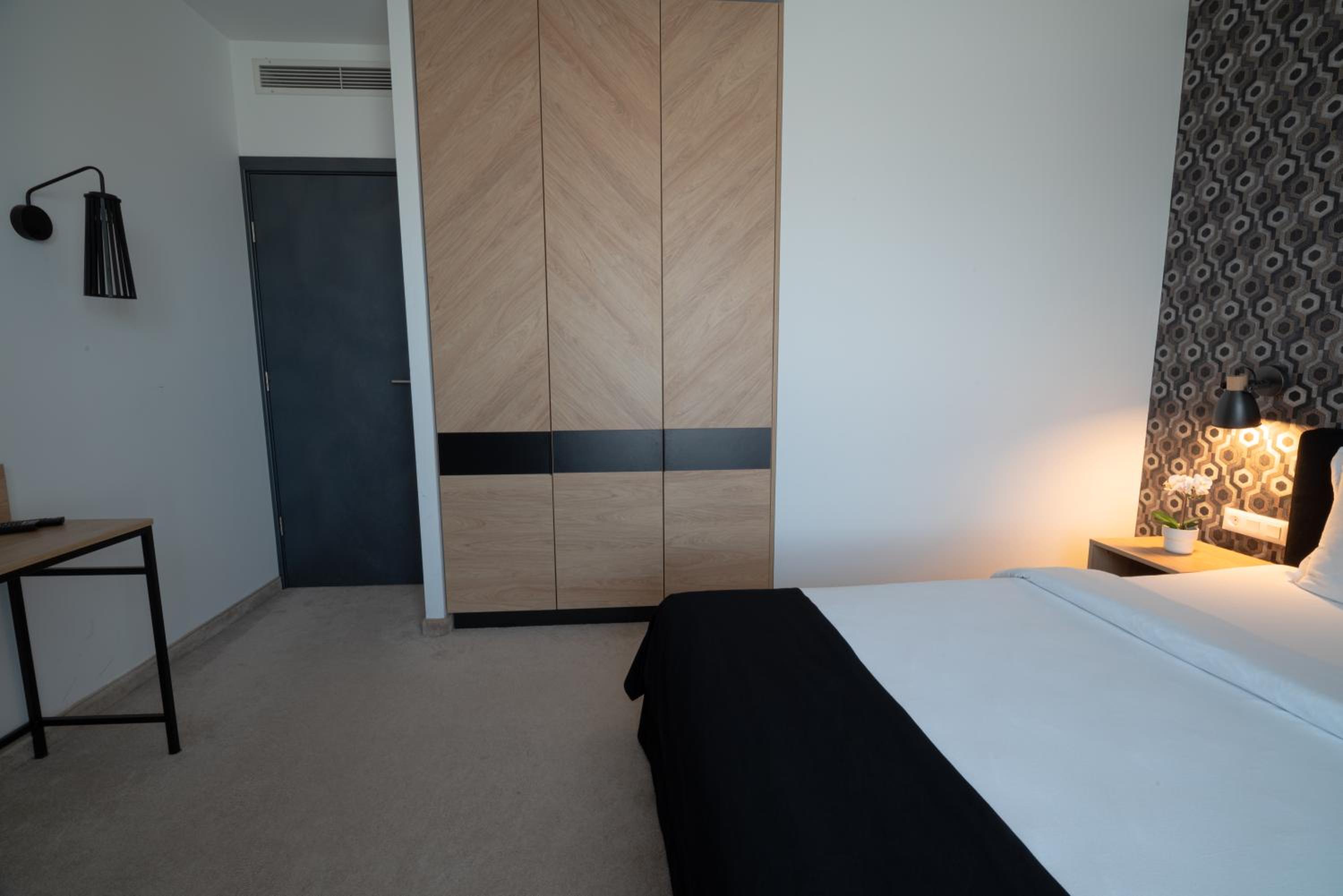 Two-Bedroom Apartment - Photo 2