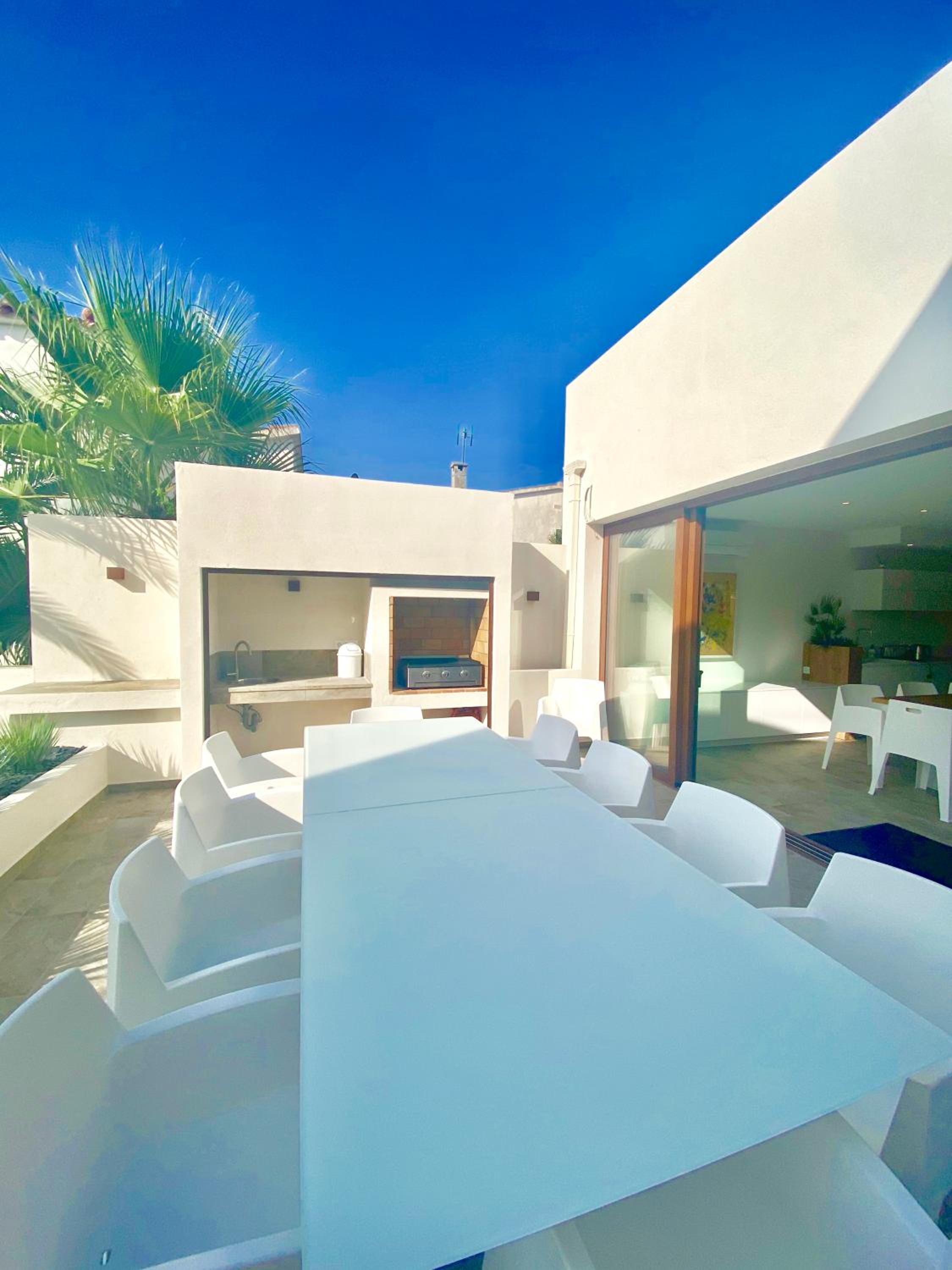 Villa photo 2
