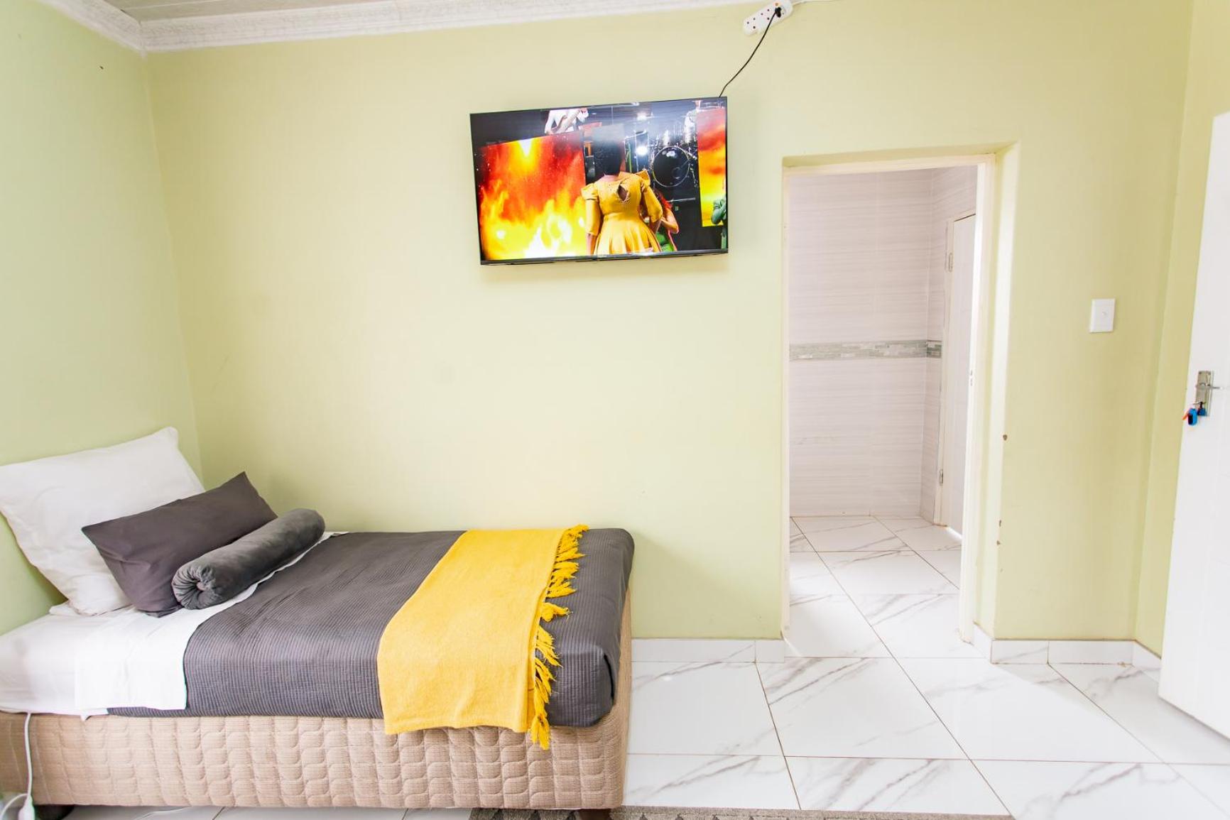 Deluxe Double Room (2 Adults + 1 Child) photo 1