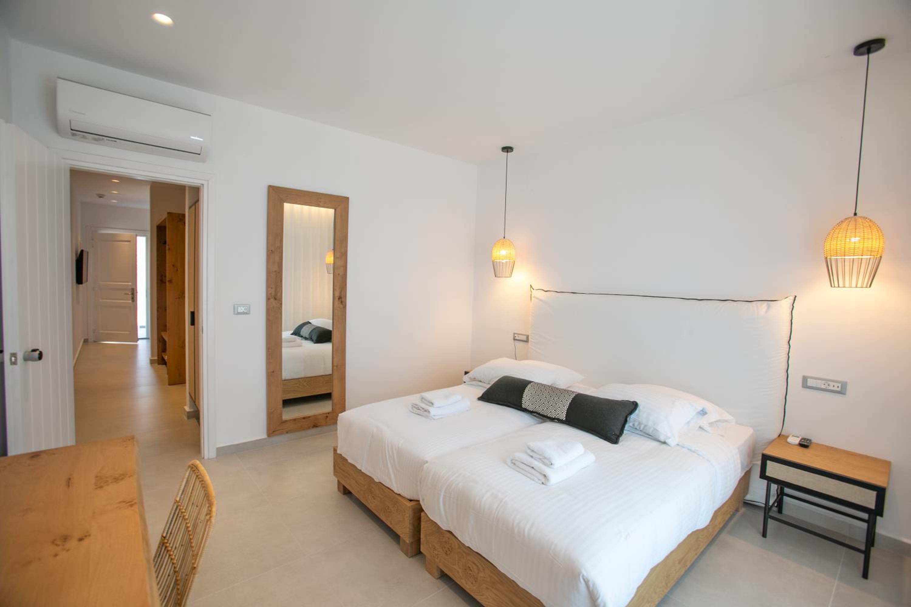 Deluxe Family Room with Side Sea View - Photo 6