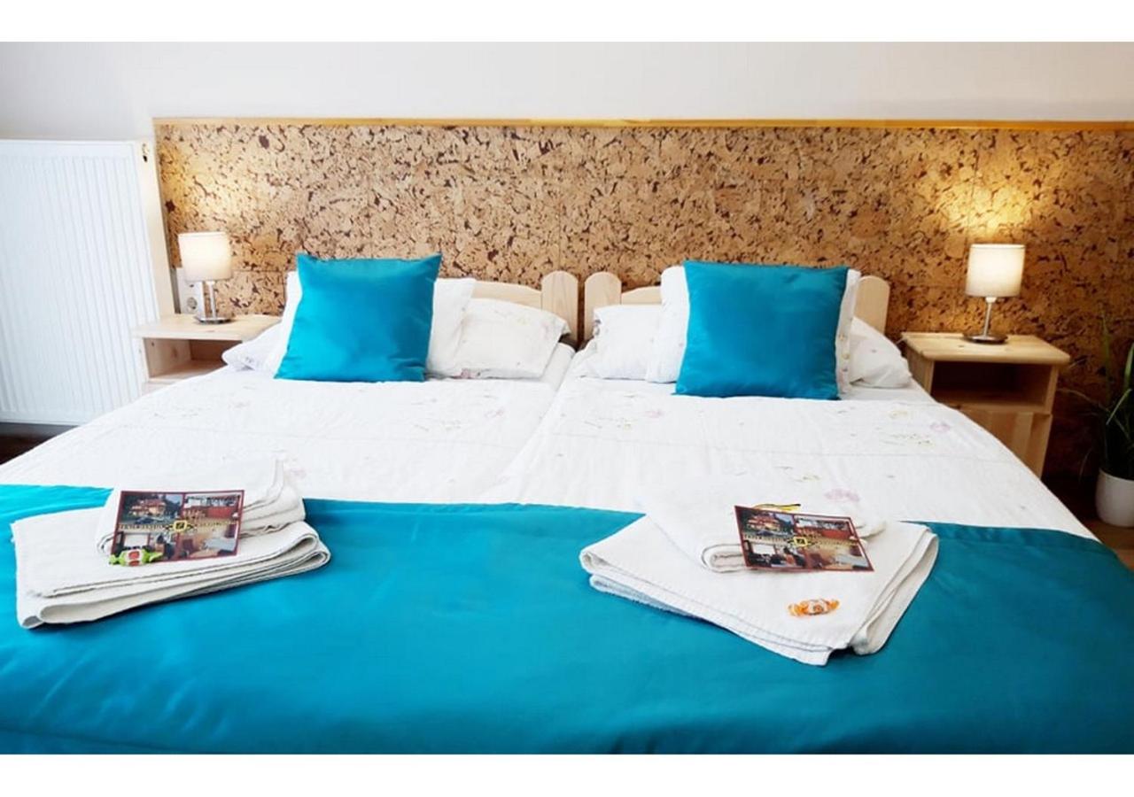 Standard Twin Room - Photo 3