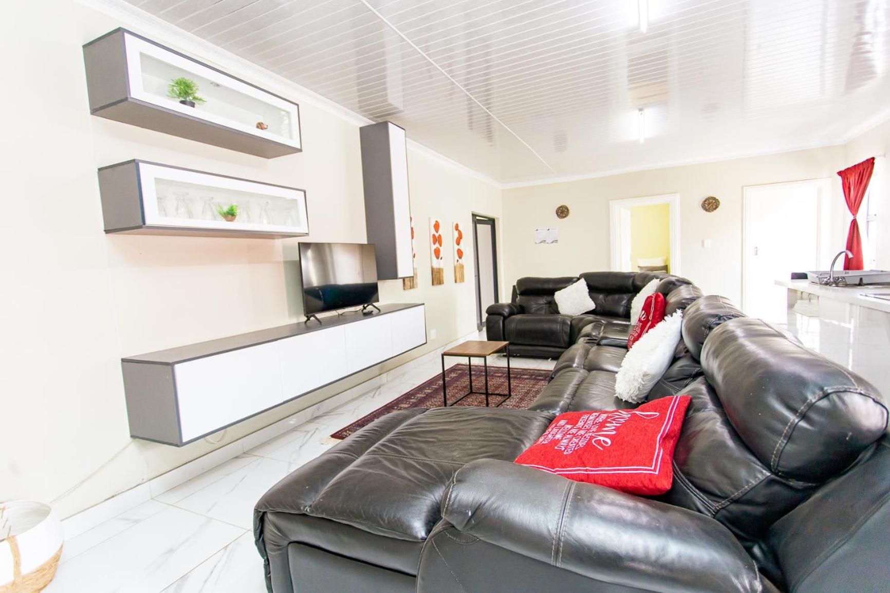 Deluxe Double Room (2 Adults + 1 Child) photo 2