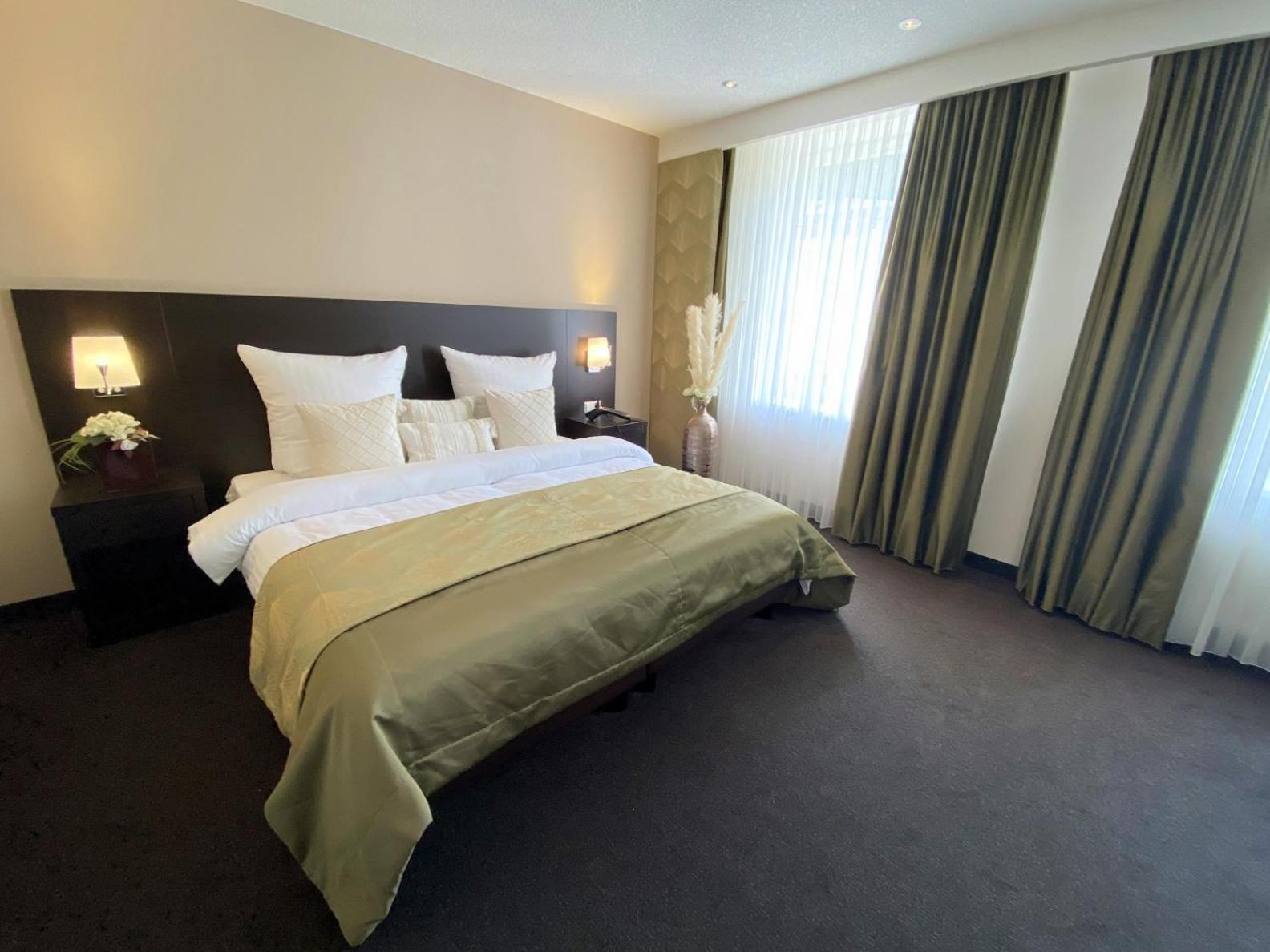 Deluxe Double Room - Photo 9