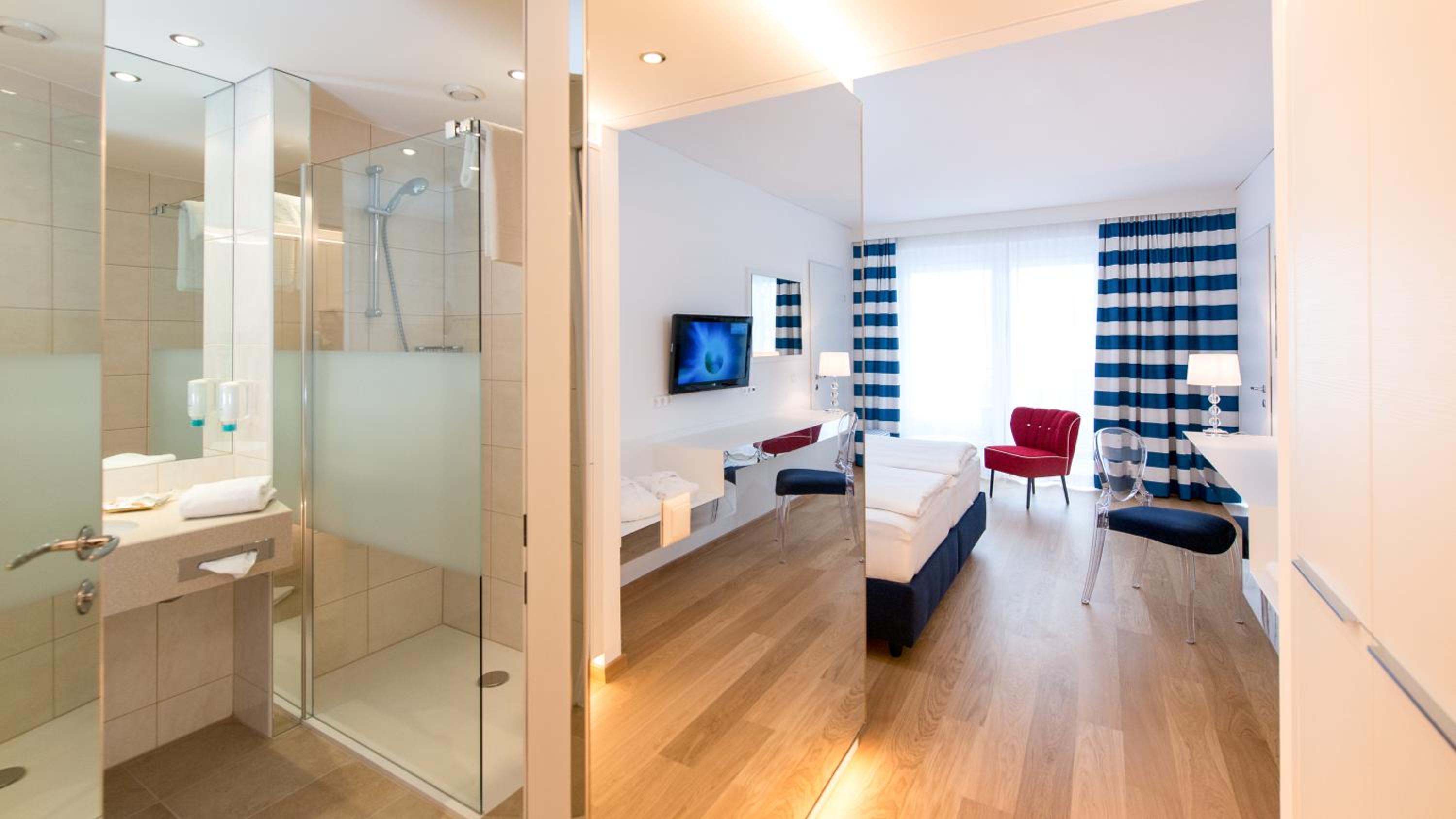 Deluxe Double Room with Balcony and Lake/Werzers Badehaus view - Photo 4