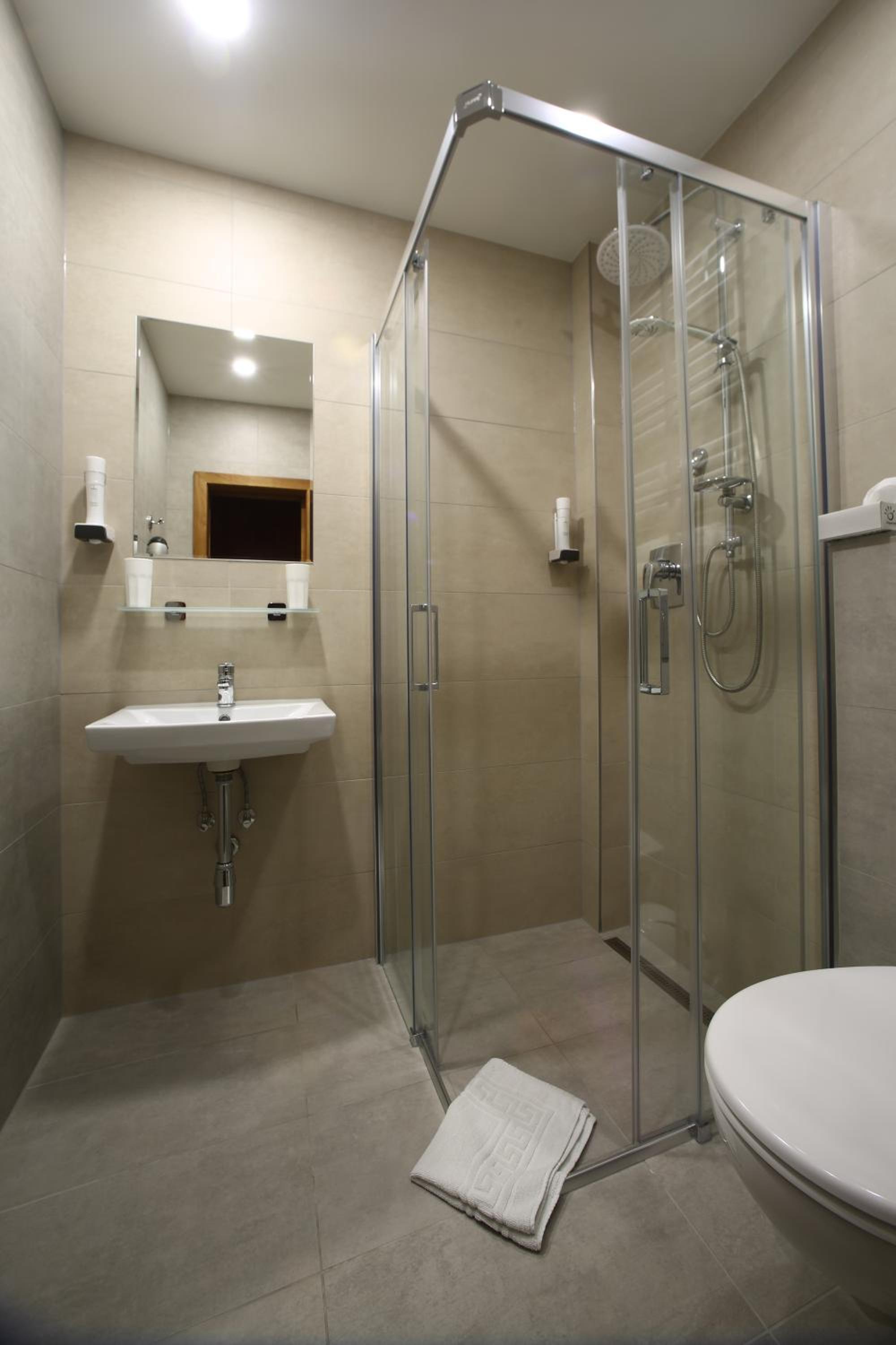 Double or Twin Room - Photo 10