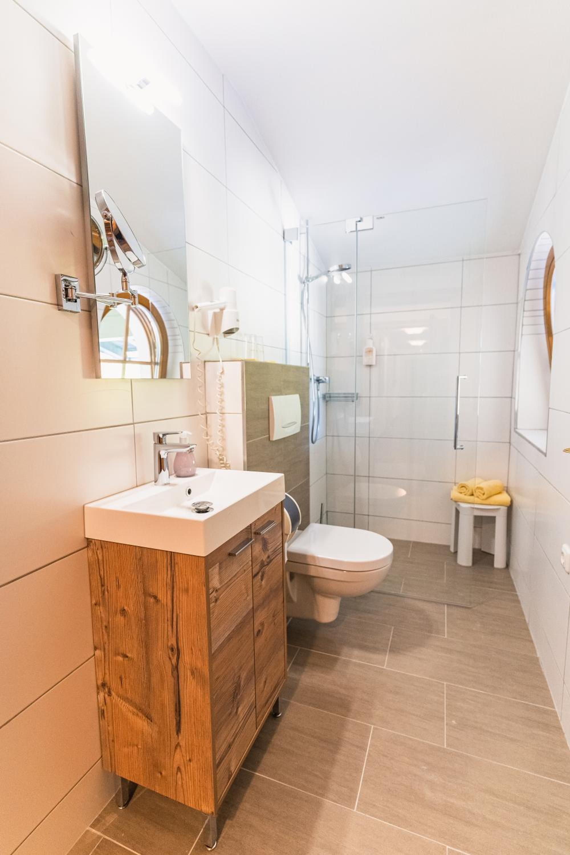 Standard Double Room - Photo 8
