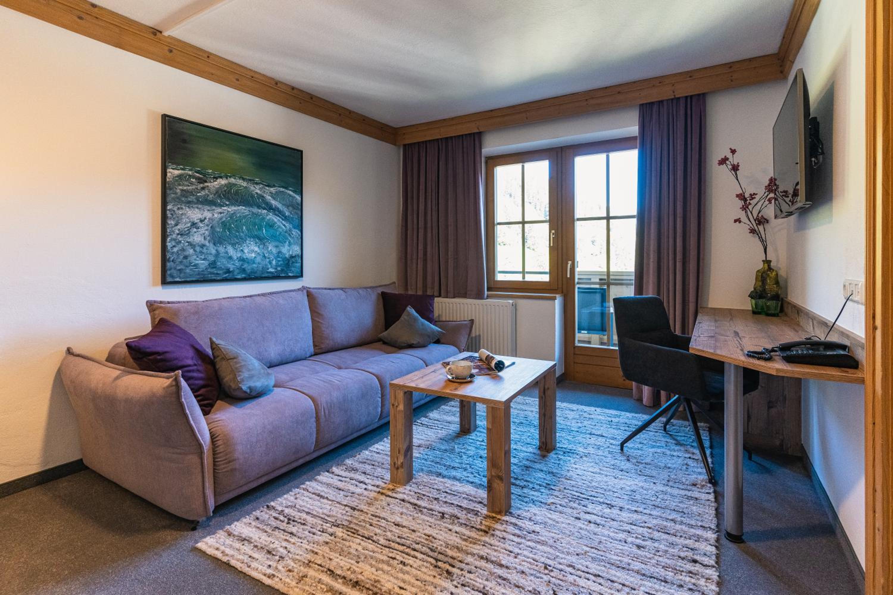 Superior Suite - Photo 9