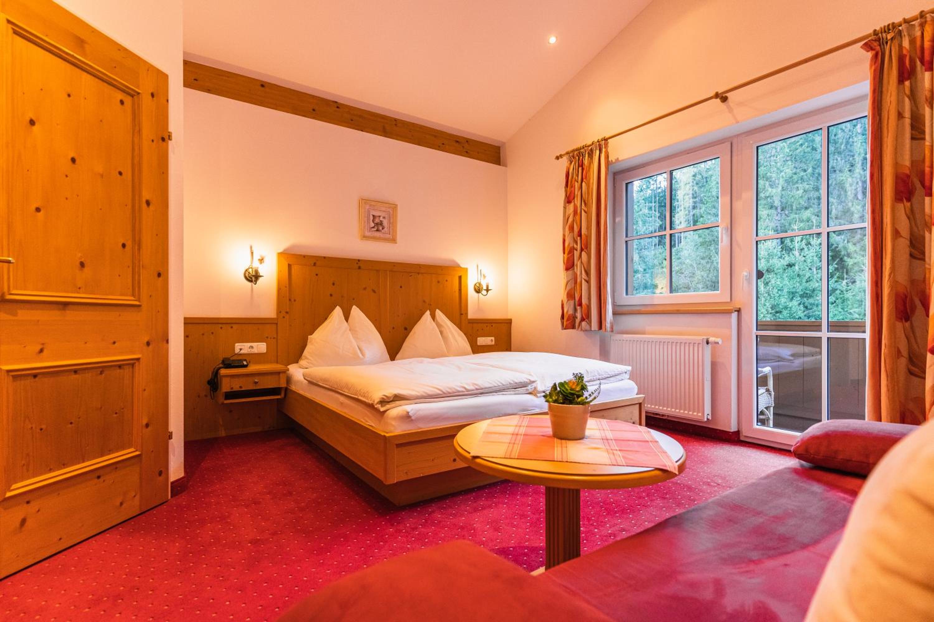 Deluxe Double Room - Photo 9
