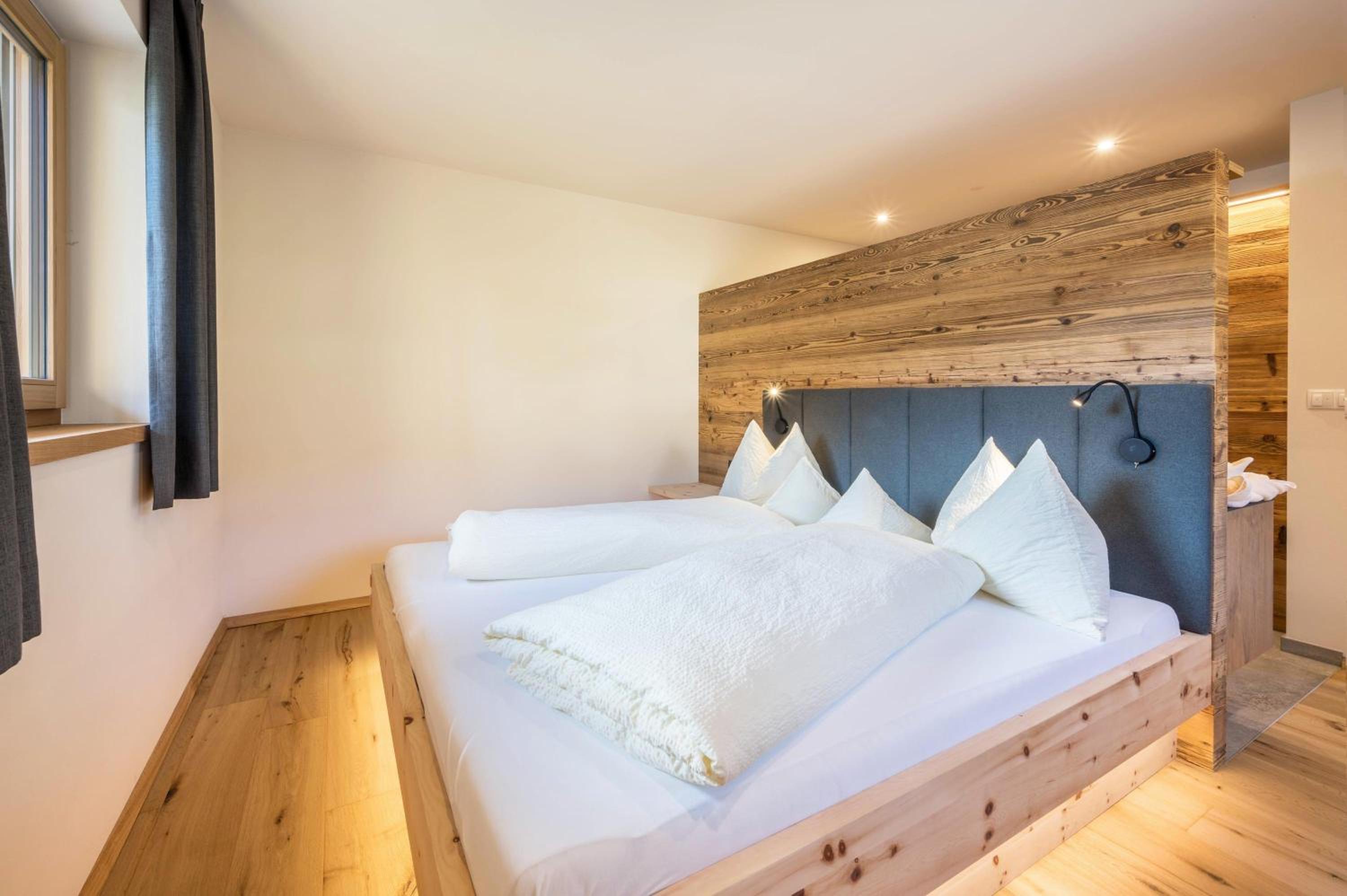 Two-Bedroom Deluxe Apartment with Balcony