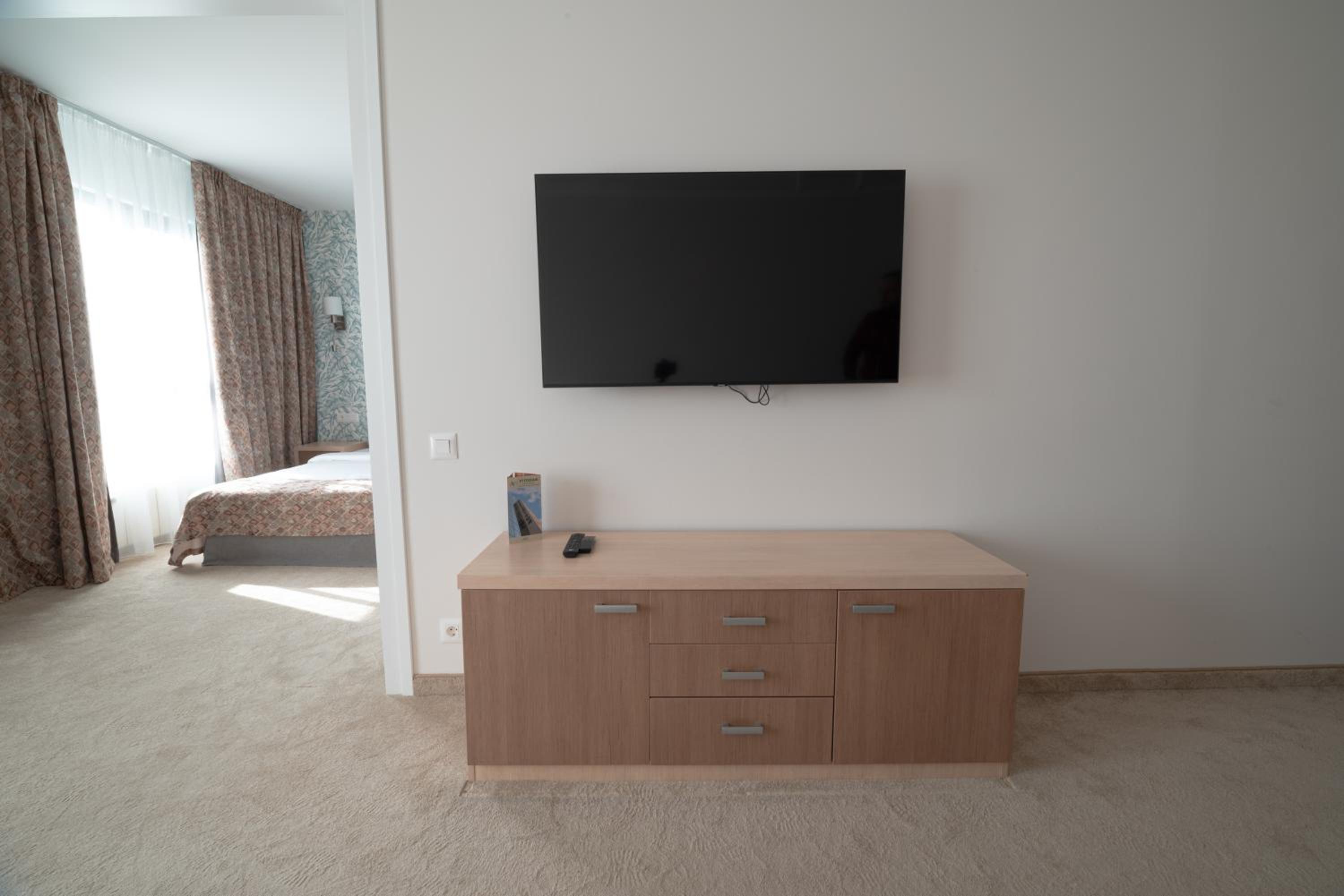 Superior Suite - Photo 6