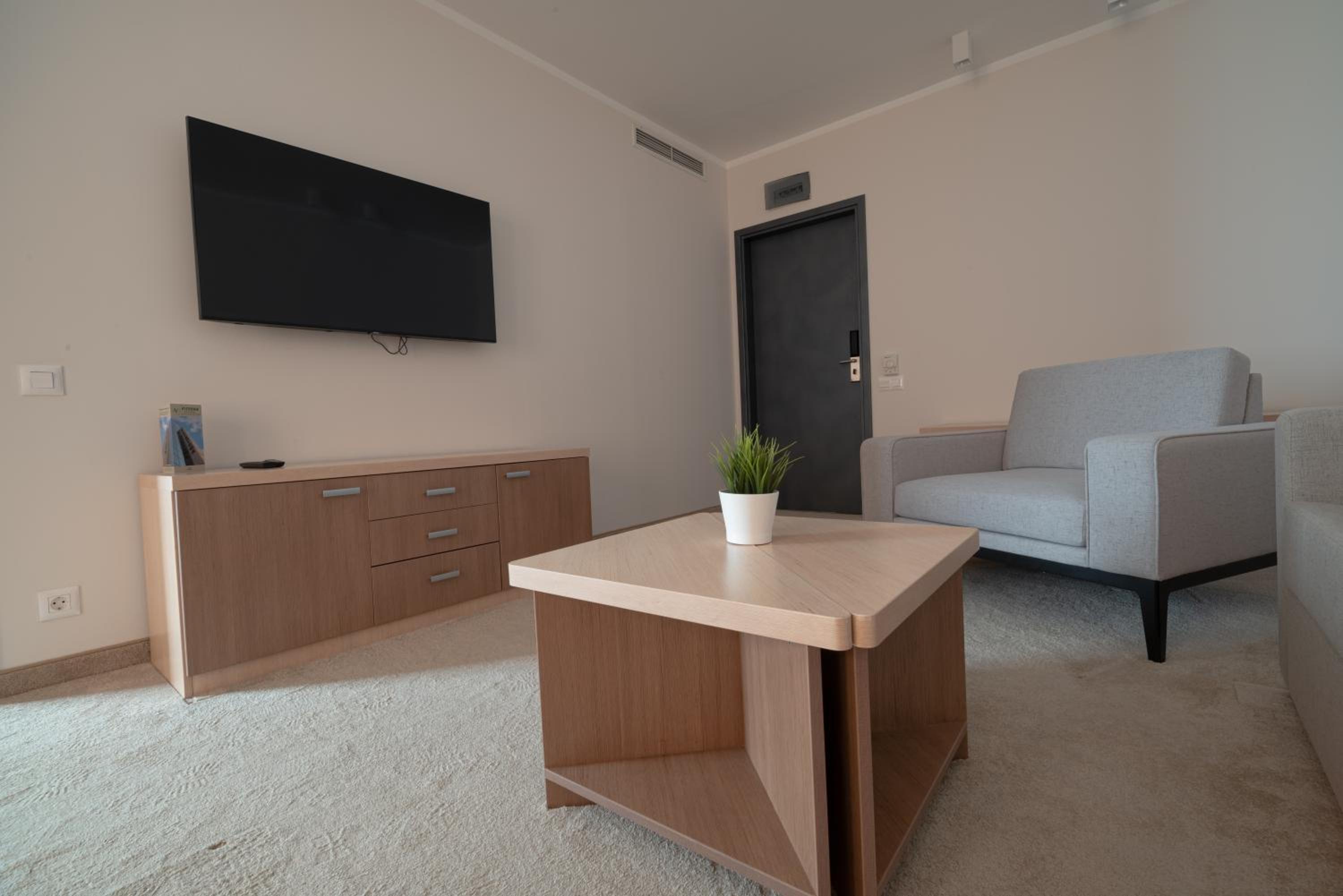 Superior Suite - Photo 5