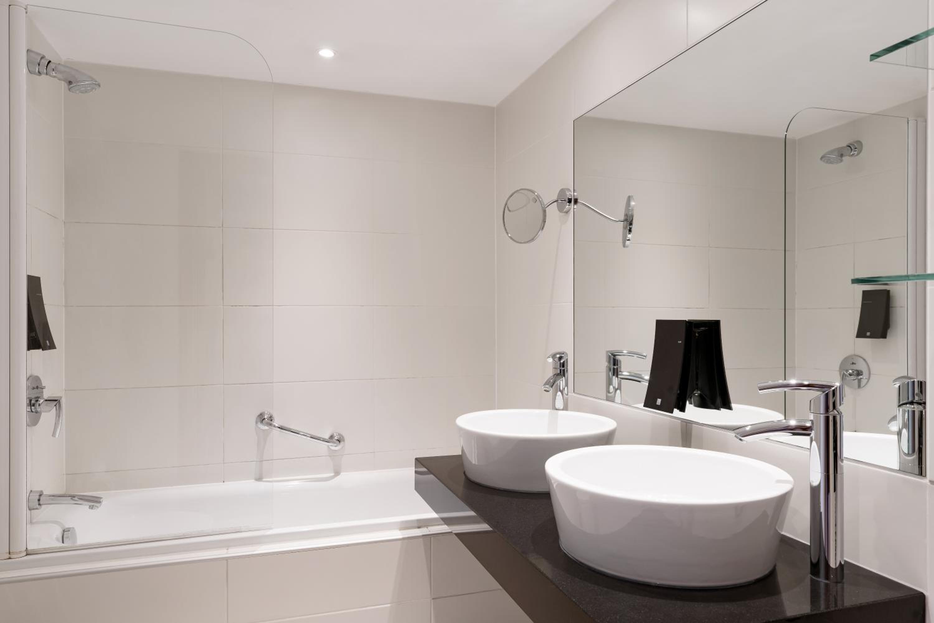 Premium Room with Spa Access - Photo 3