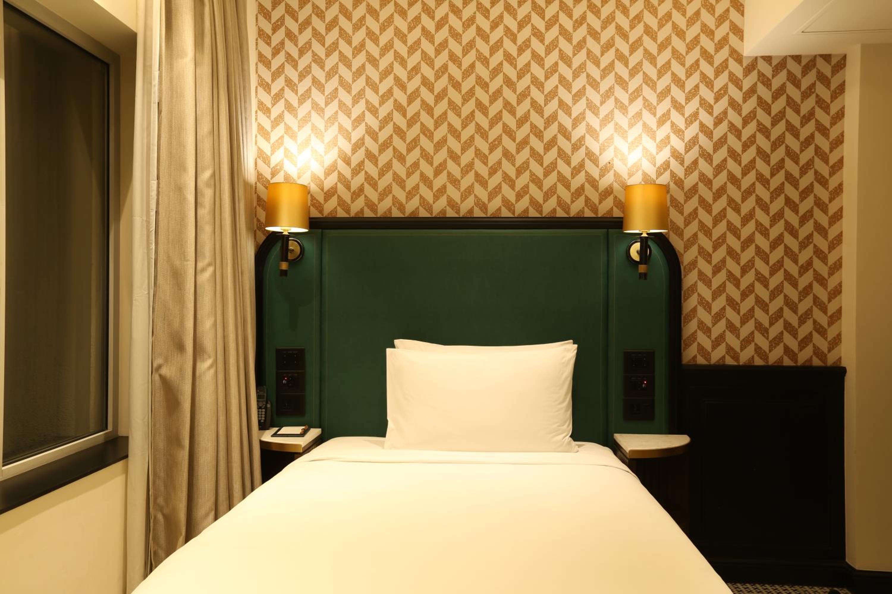 Superior Room, Queen Bed, 10% disc on food and soft beverage Happy hours (one plus one) from 17:30hrs to 19:30hrs (except 14th February)