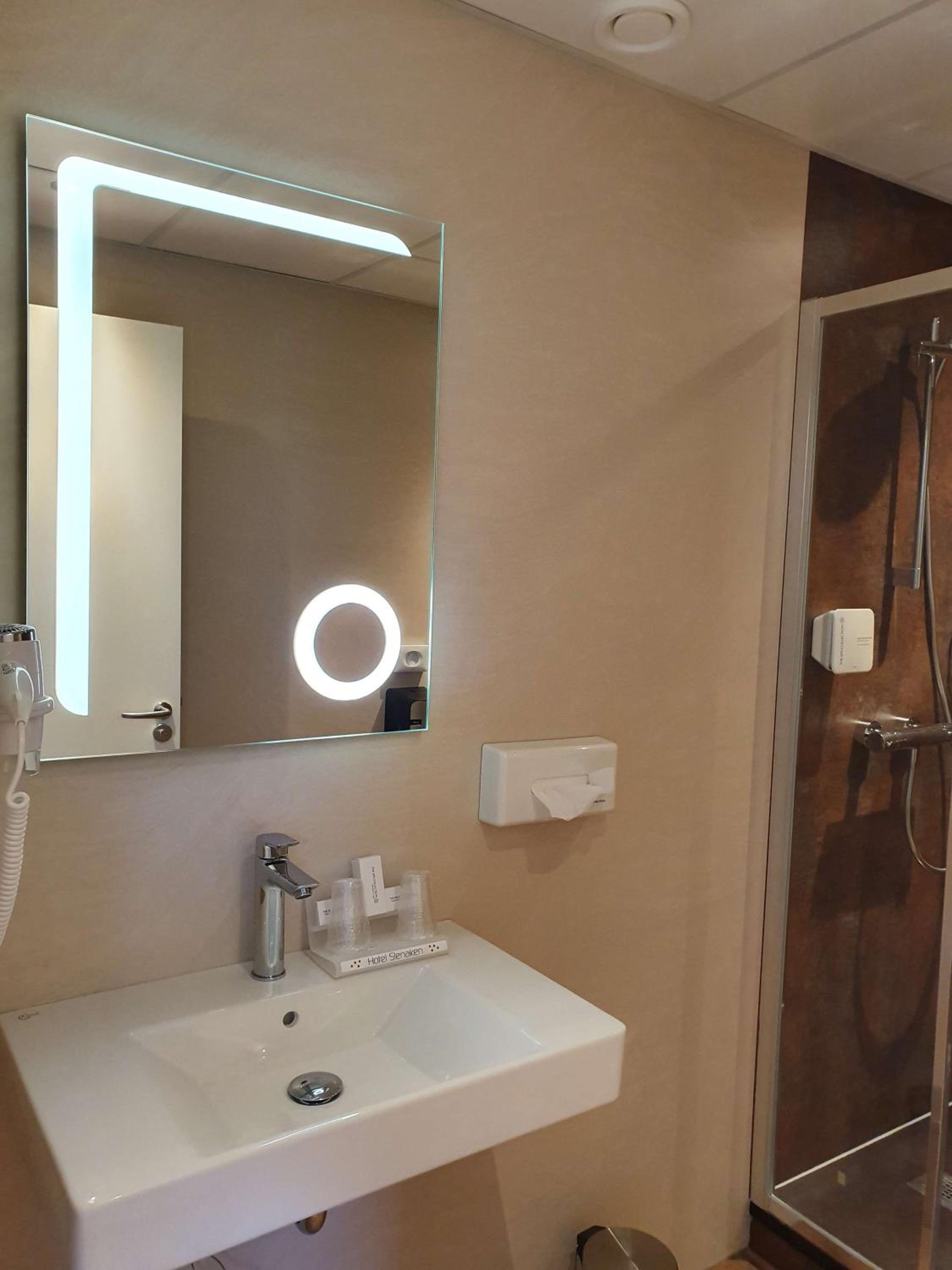 Deluxe Twin Room photo 2