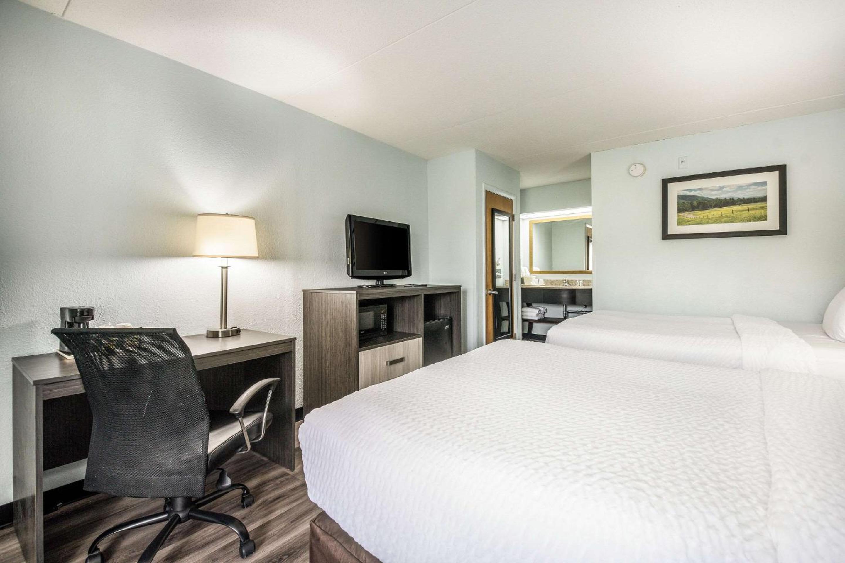 Double Room with Two Double Beds - Non-Smoking photo 3