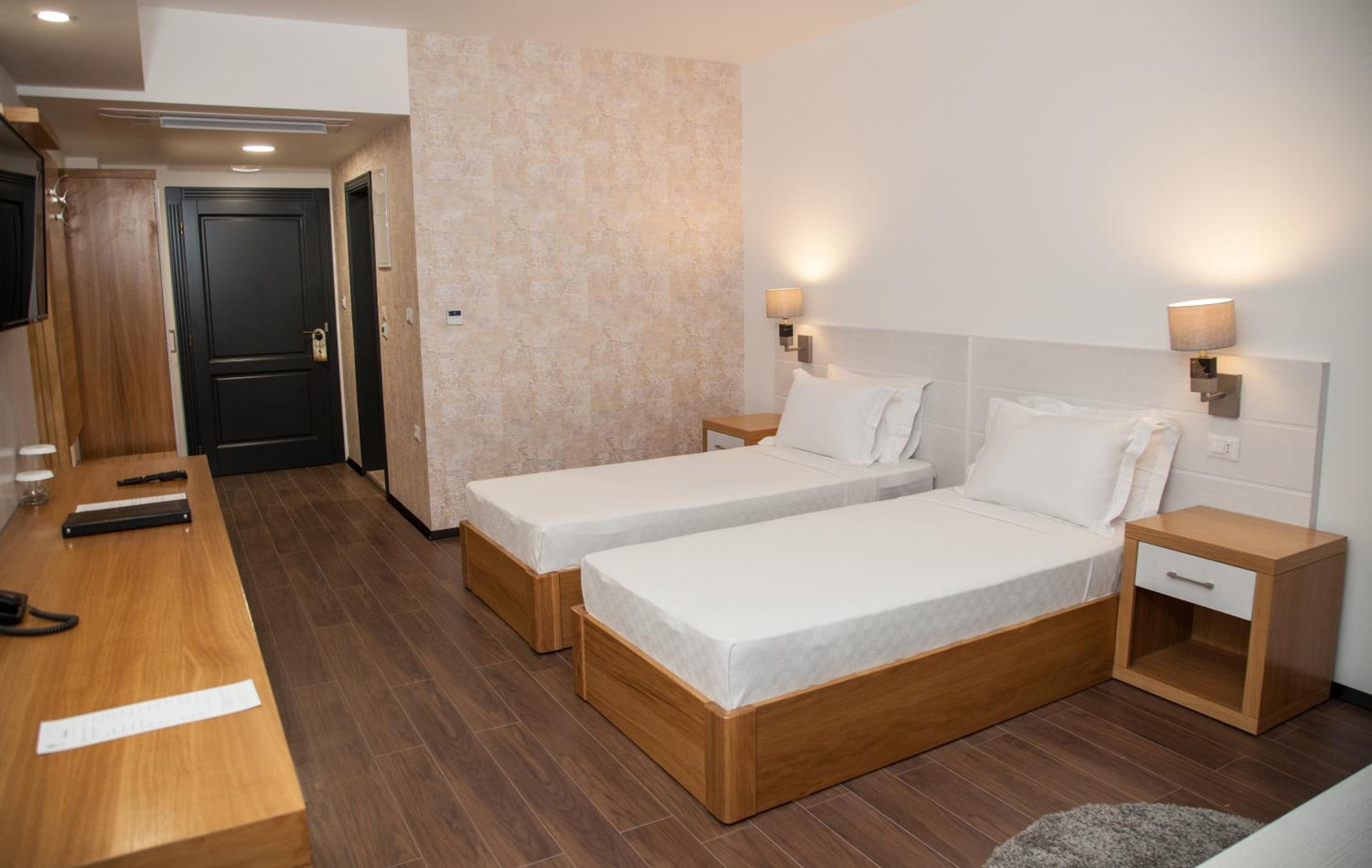 Standard Twin Room - Photo 1