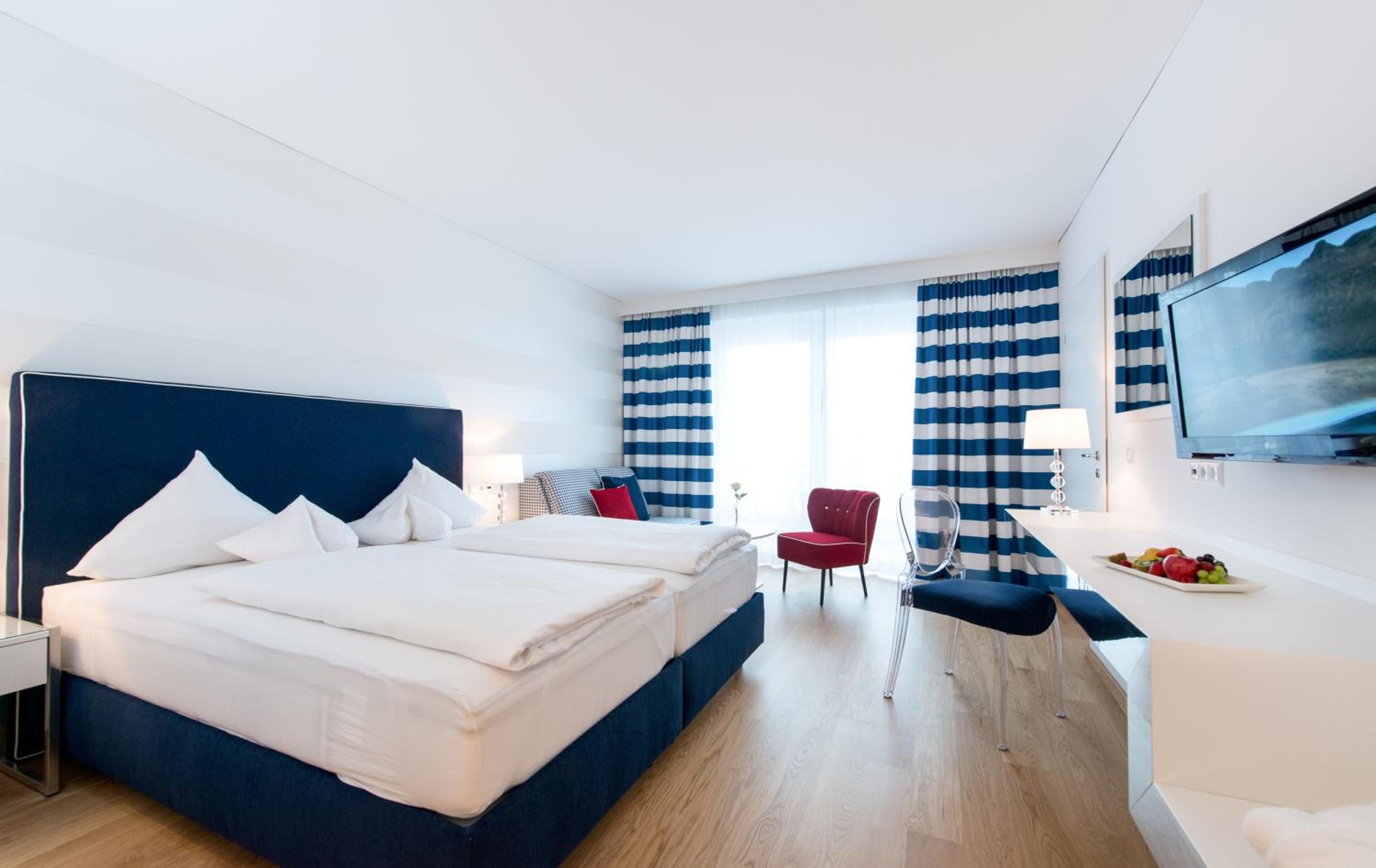 Deluxe Double Room with Balcony and Lake/Werzers Badehaus view - Photo 1