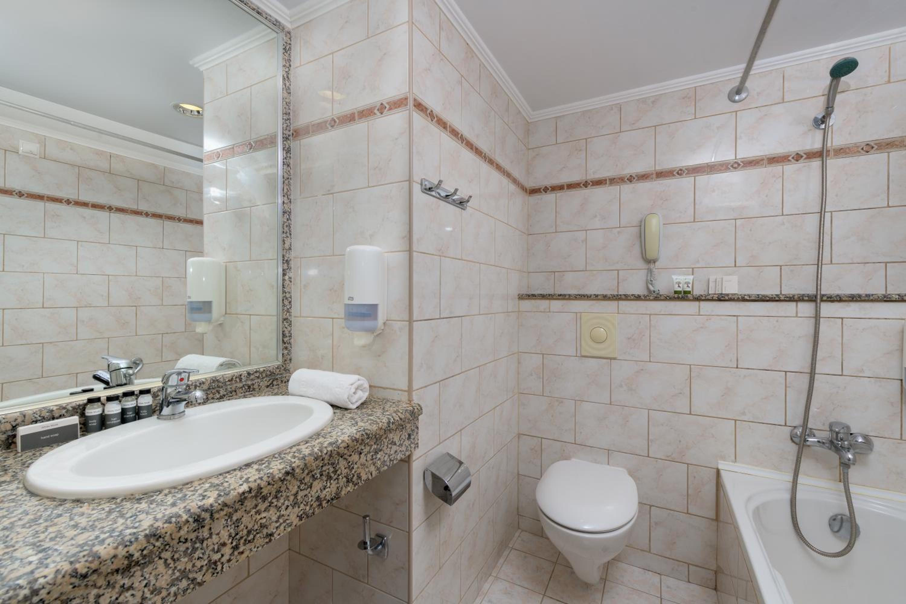 Studio with Garden View (3 Adults)
