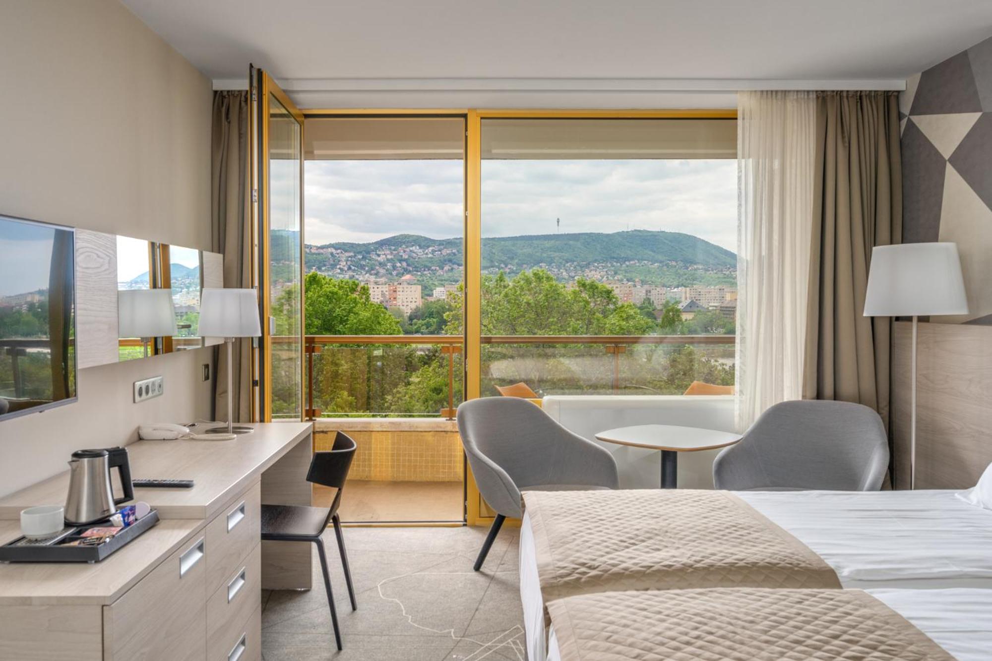 Premium Twin Room with Wellness and Fitness Access
