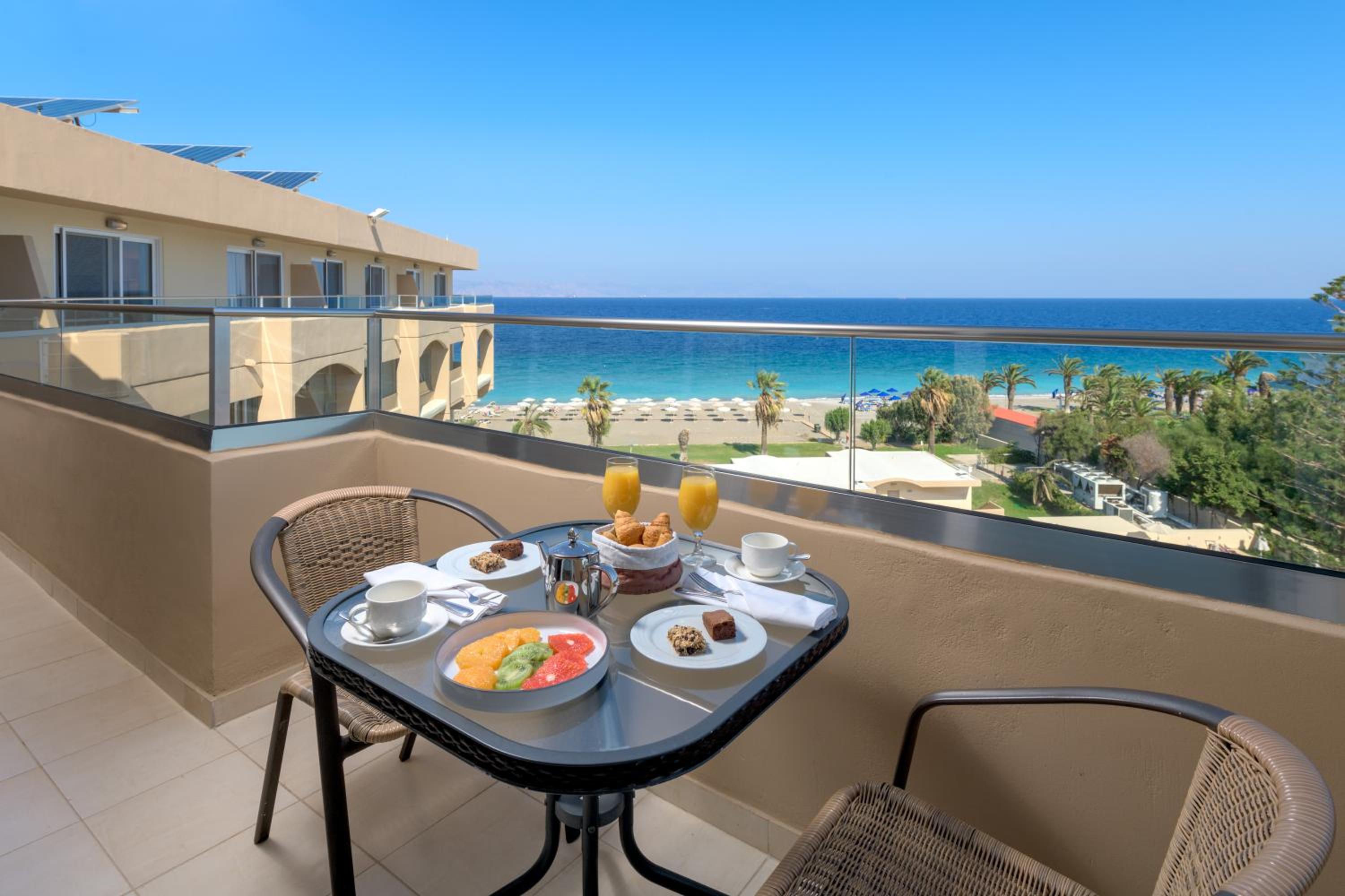 Deluxe Apartment (2-5 Adults) with Sea View - Photo 7