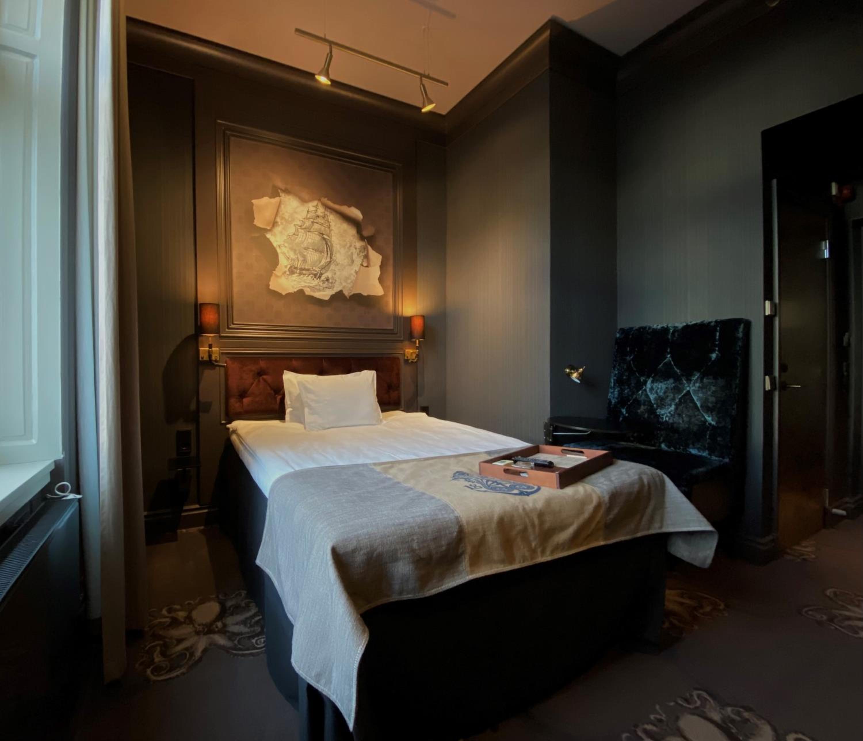 Superior Queen Room - Non-Smoking - Photo 8