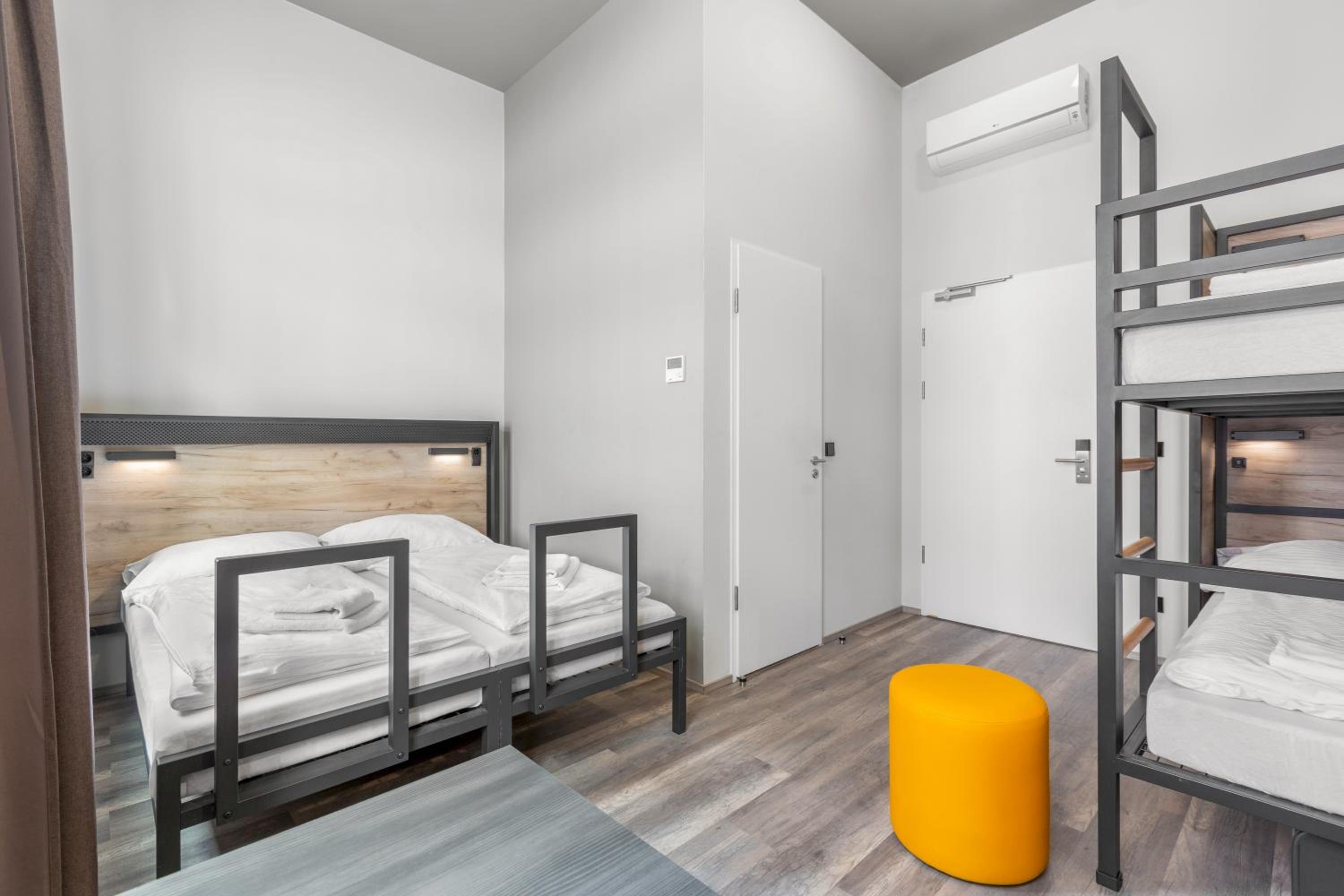 Quadruple Room - Photo 1