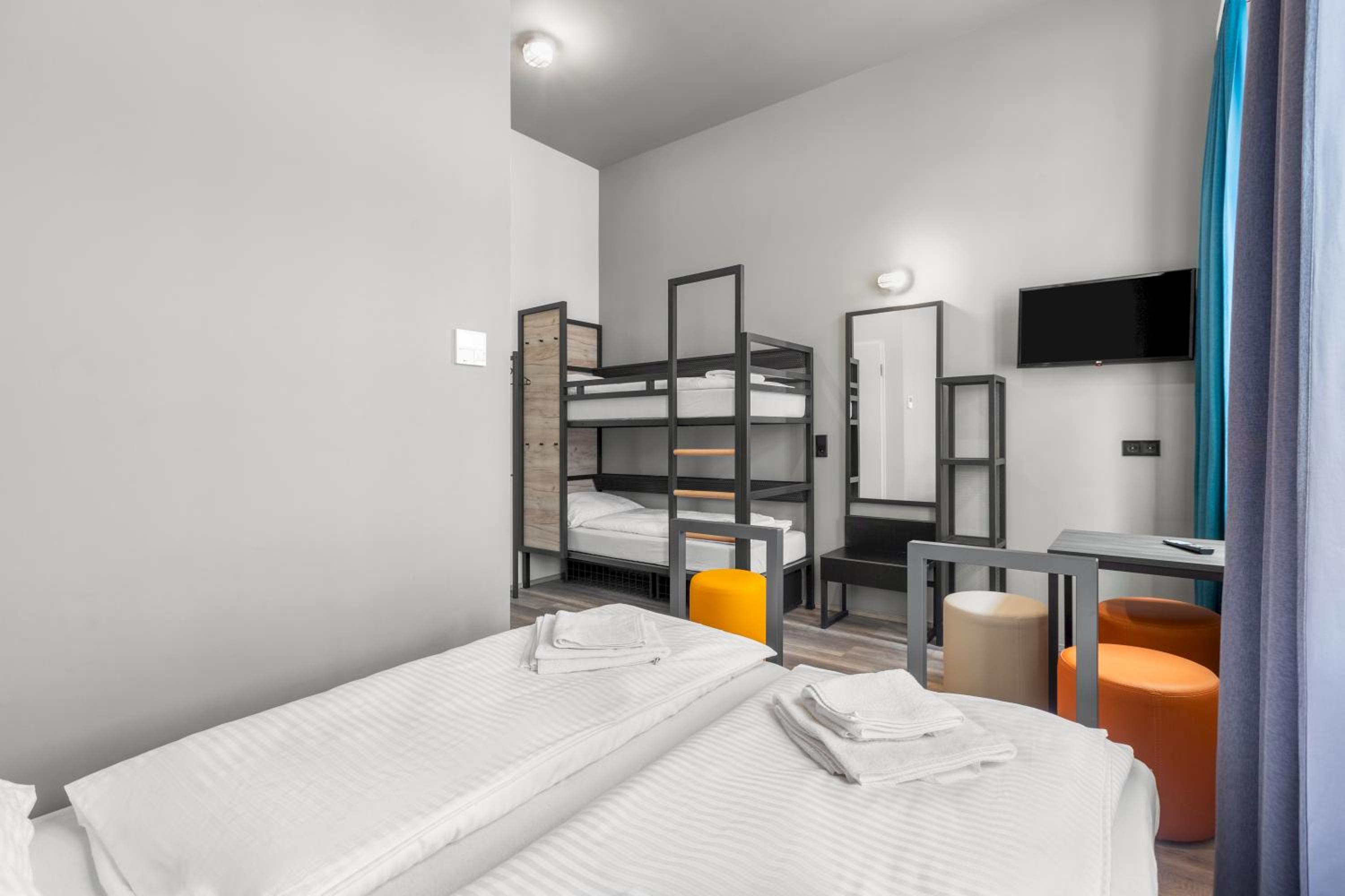 Quadruple Room - Photo 4