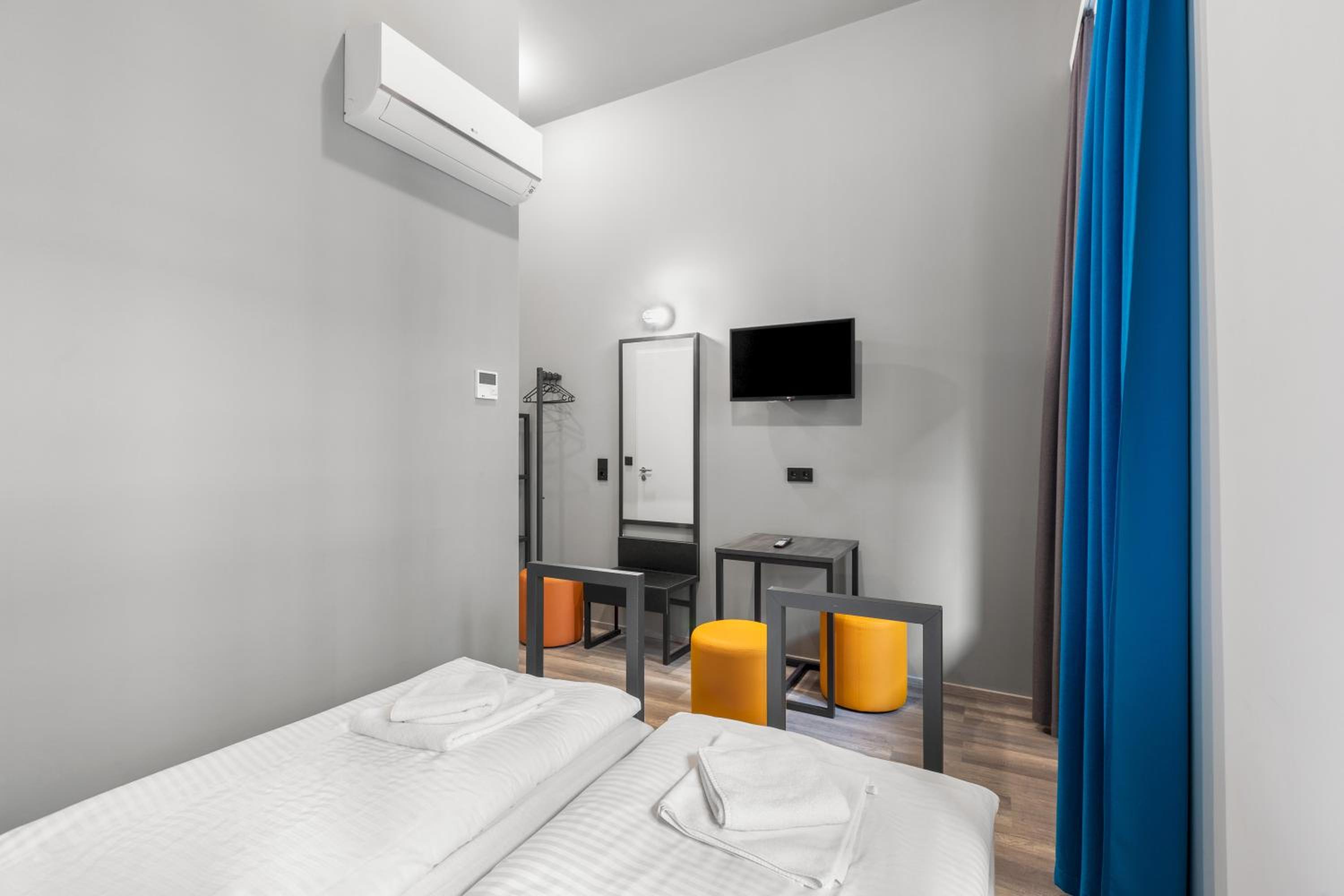 Twin Room - Photo 5