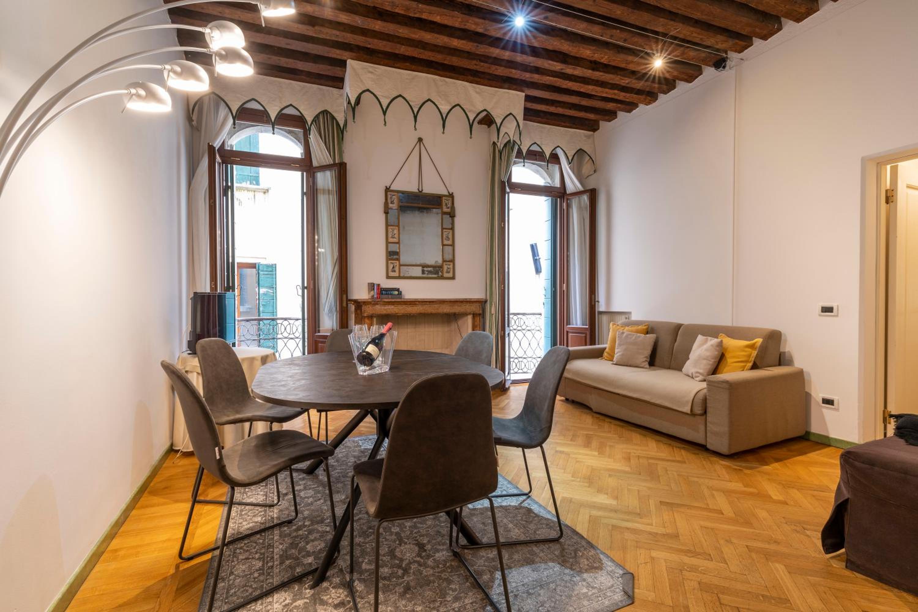 Two-Bedroom Apartment with 3 Bathrooms photo 1