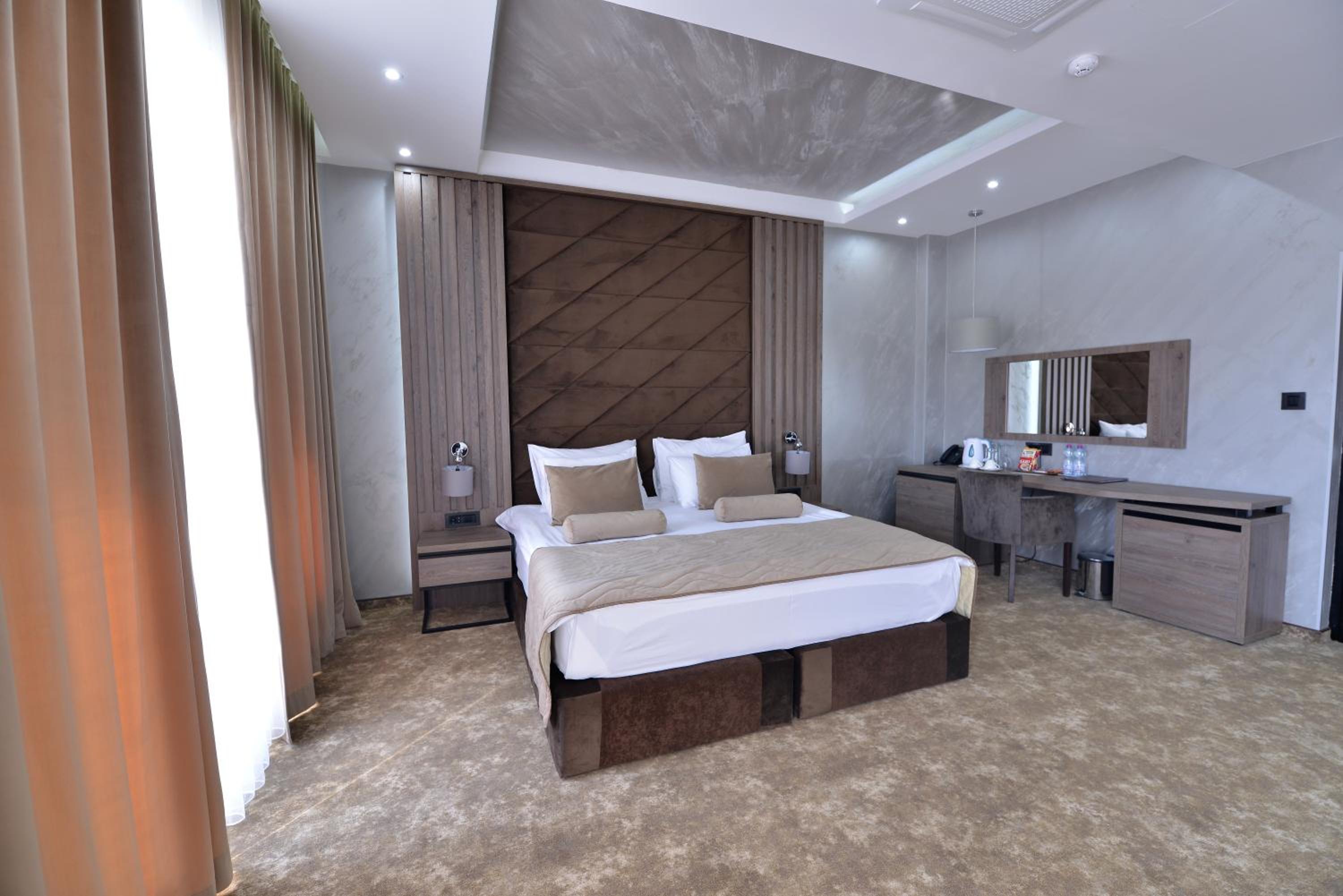 Deluxe Double Room with Extra Bed - Photo 3