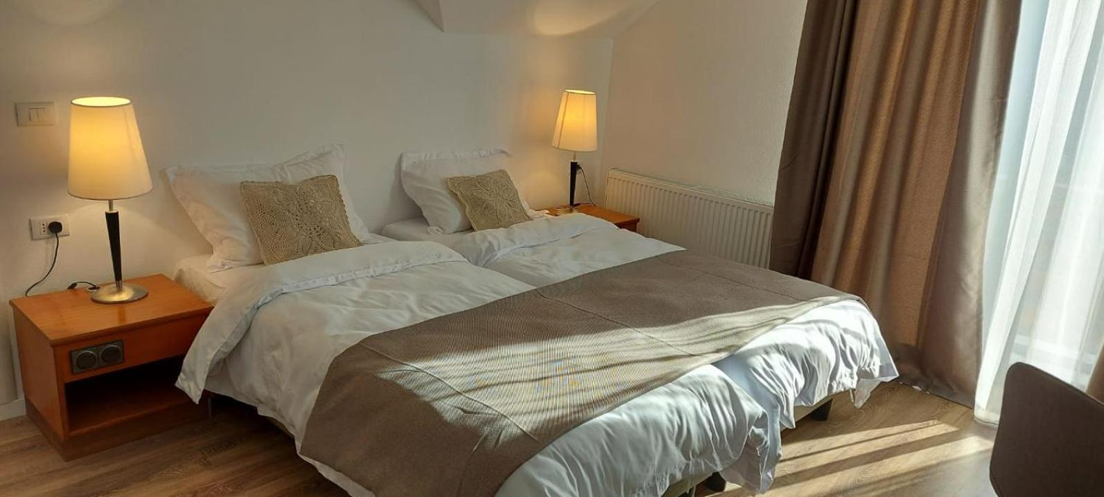Double Room with Private Bathroom - Photo 11