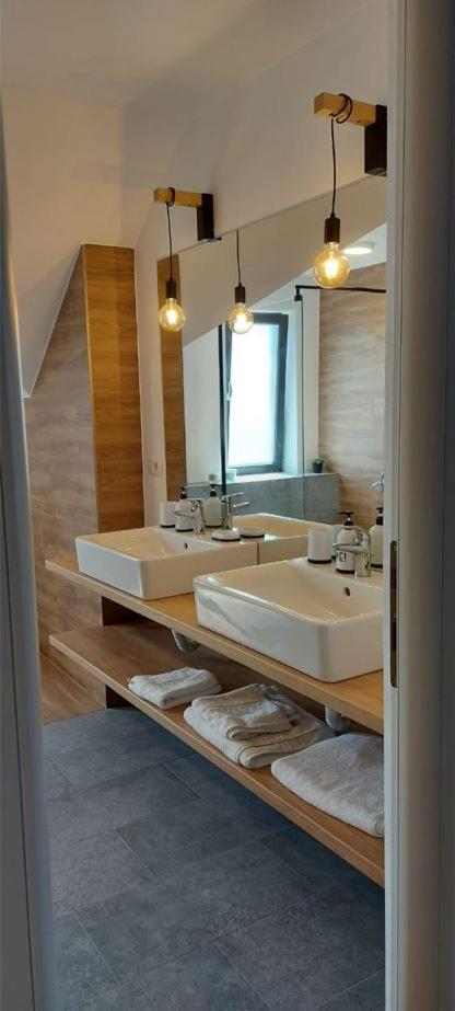 Double Room with Private Bathroom - Photo 13
