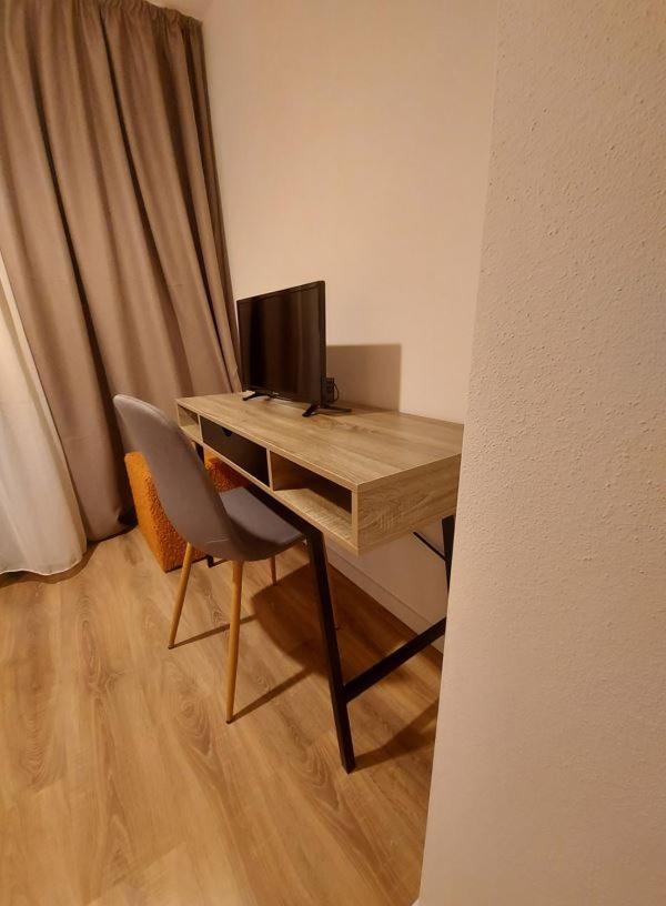 Double Room with Private Bathroom - Photo 14