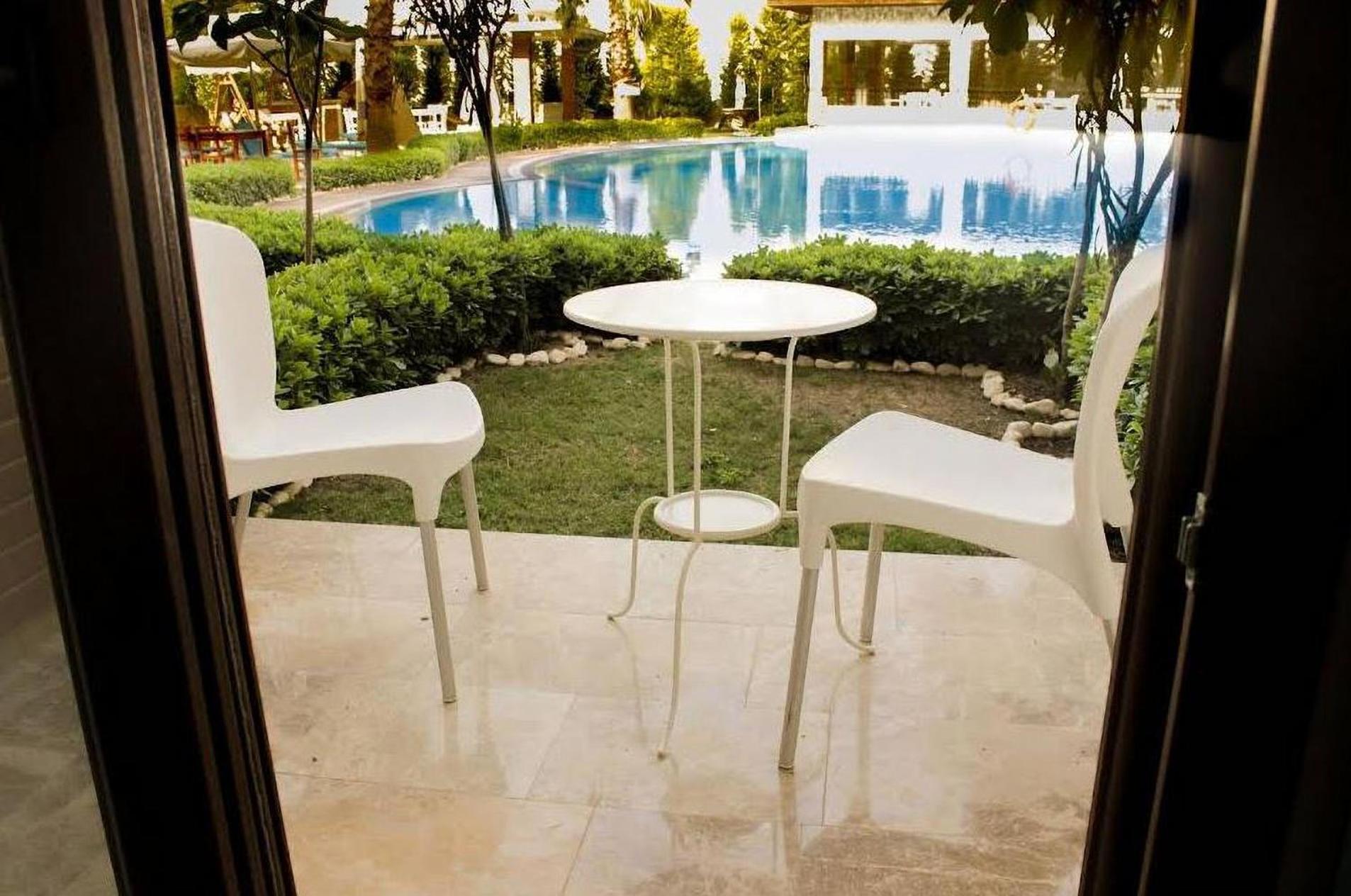 Deluxe Double or Twin Room with Garden Access photo 3