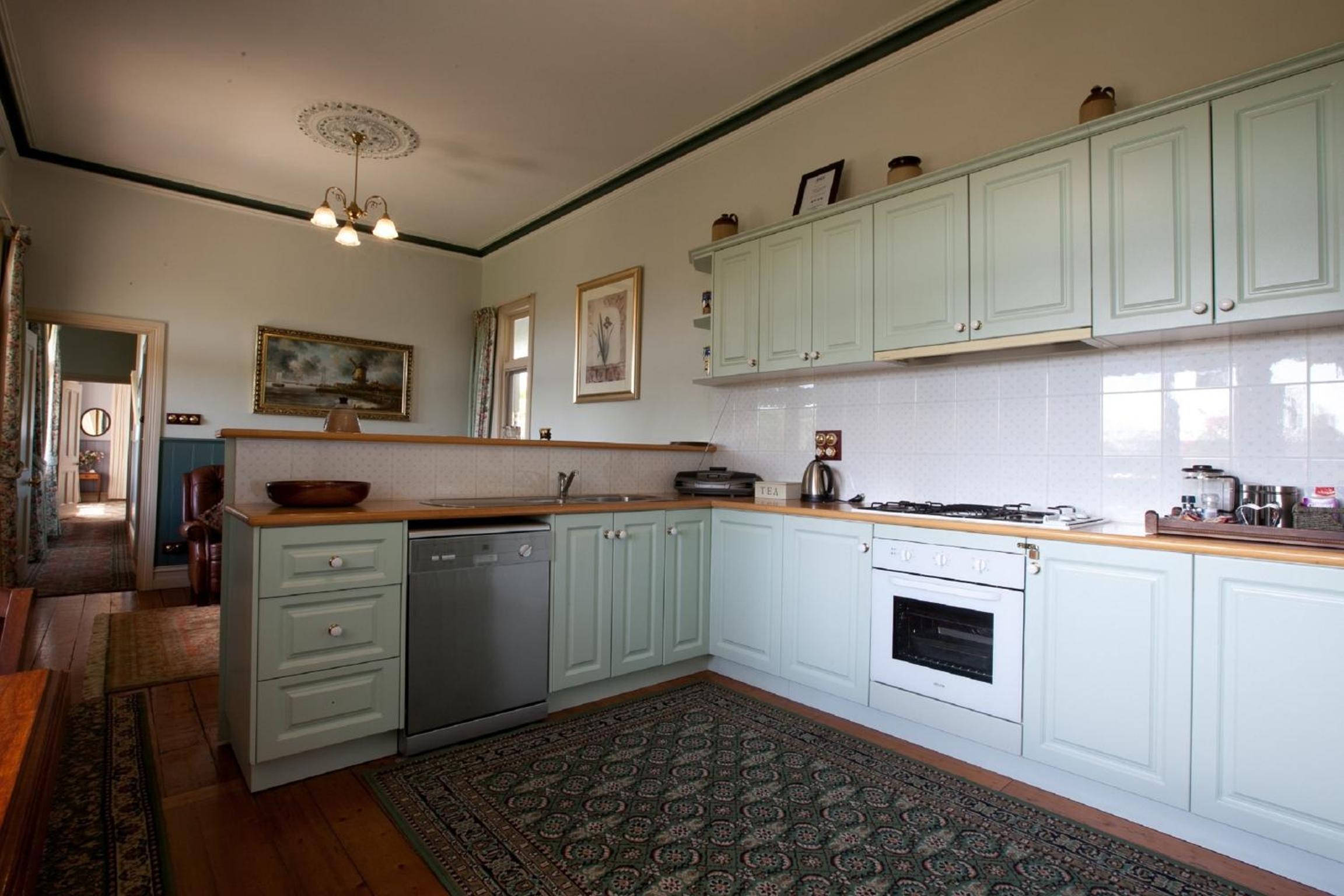 Three-Bedroom House photo 2