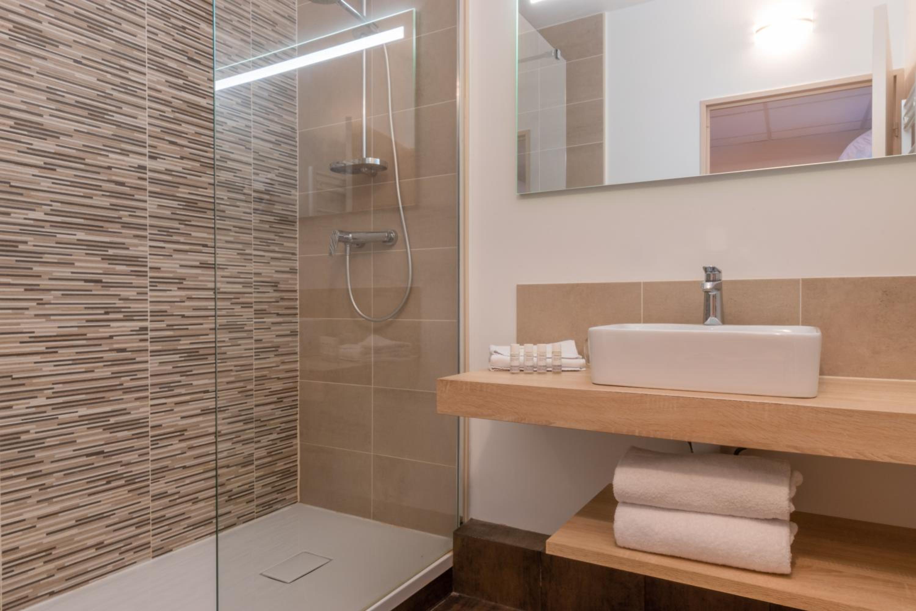 Double Room - Photo 6