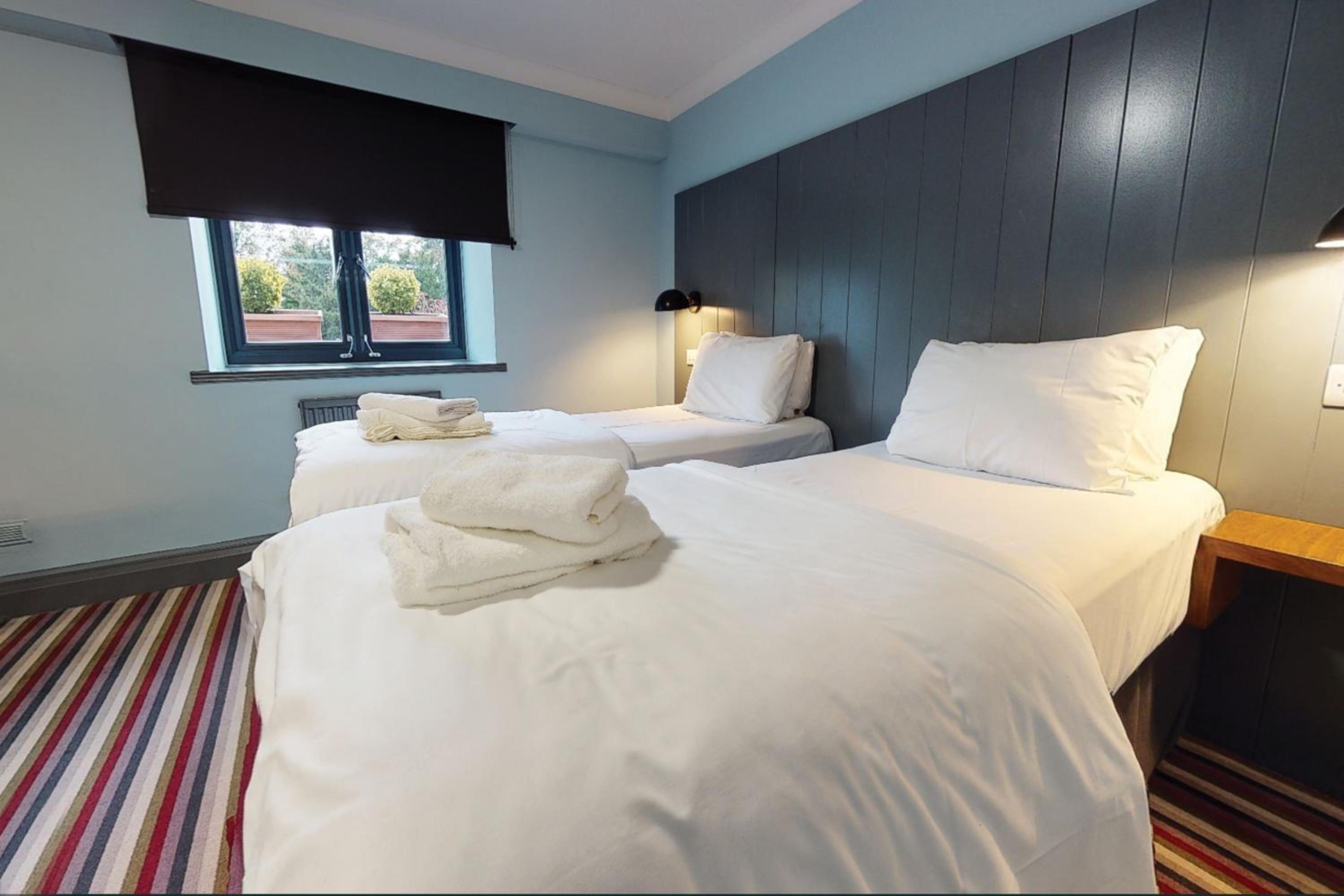 Twin Room - Photo 1