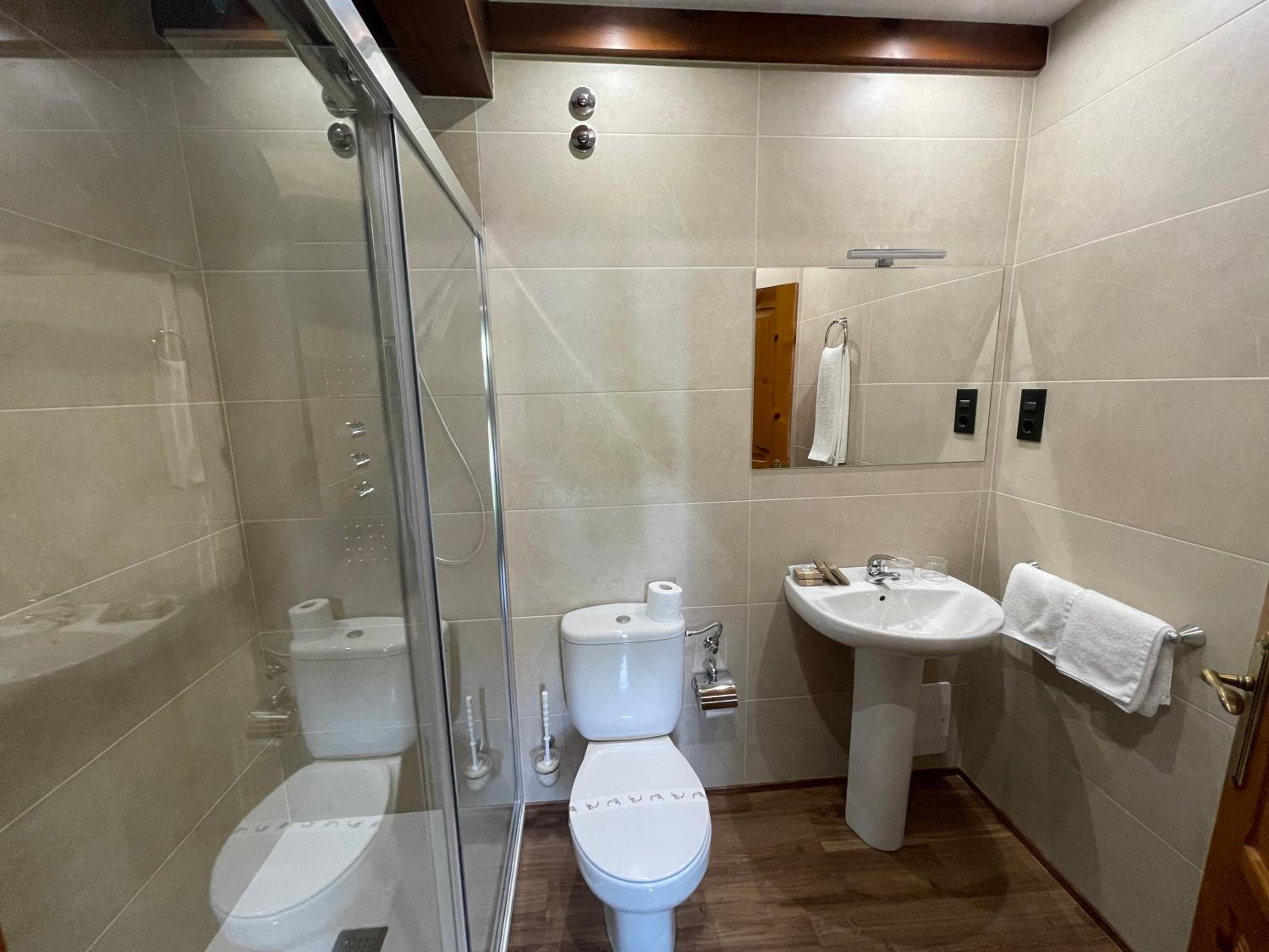 Suite with Spa Bath photo 2