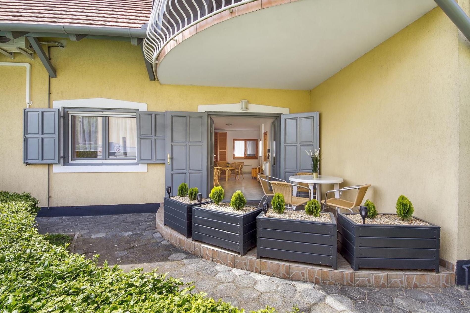 Apartment with Terrace photo 3