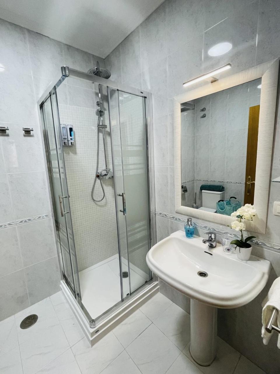 Three-Bedroom Apartment - Photo 6