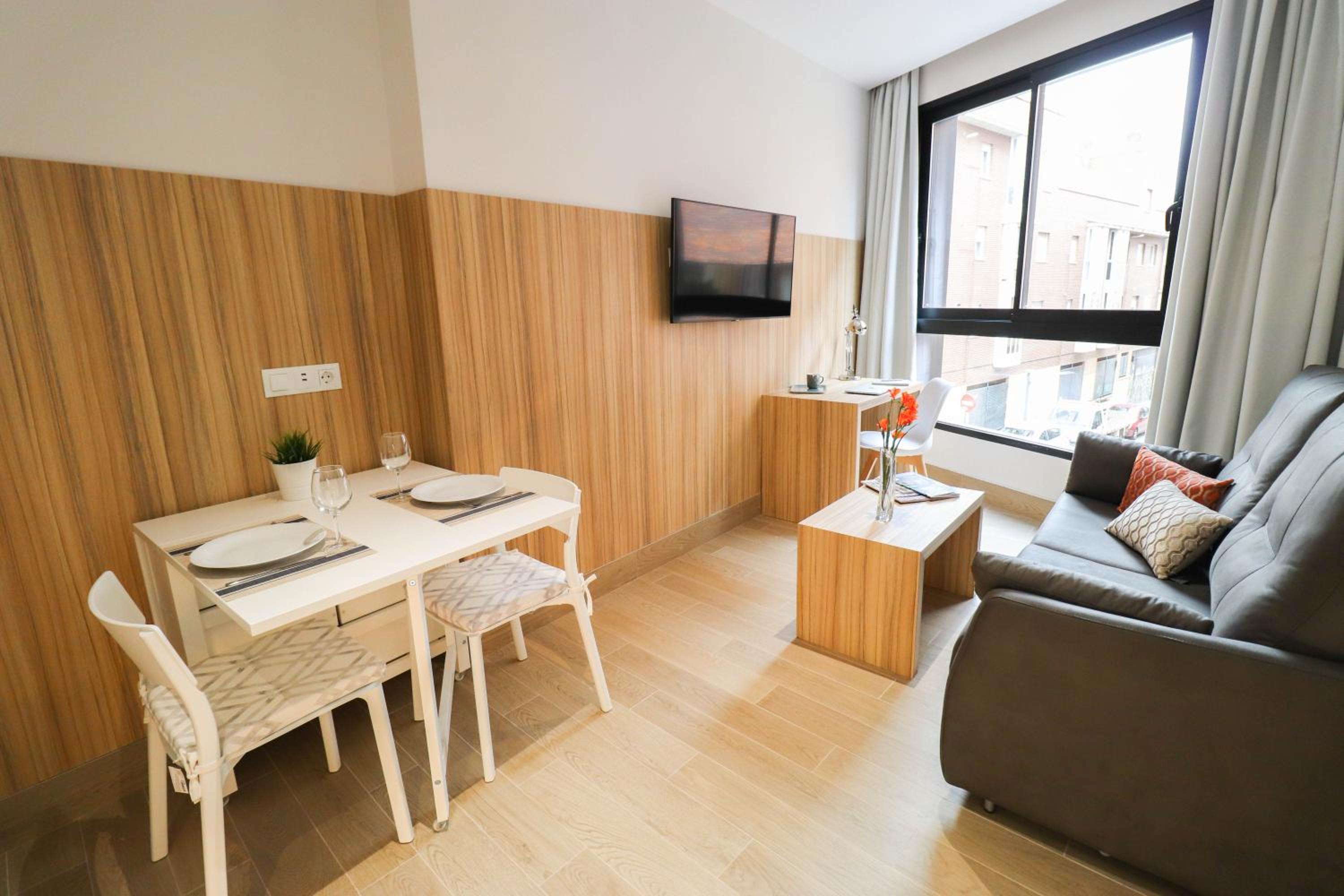 One-Bedroom Apartment - Photo 2