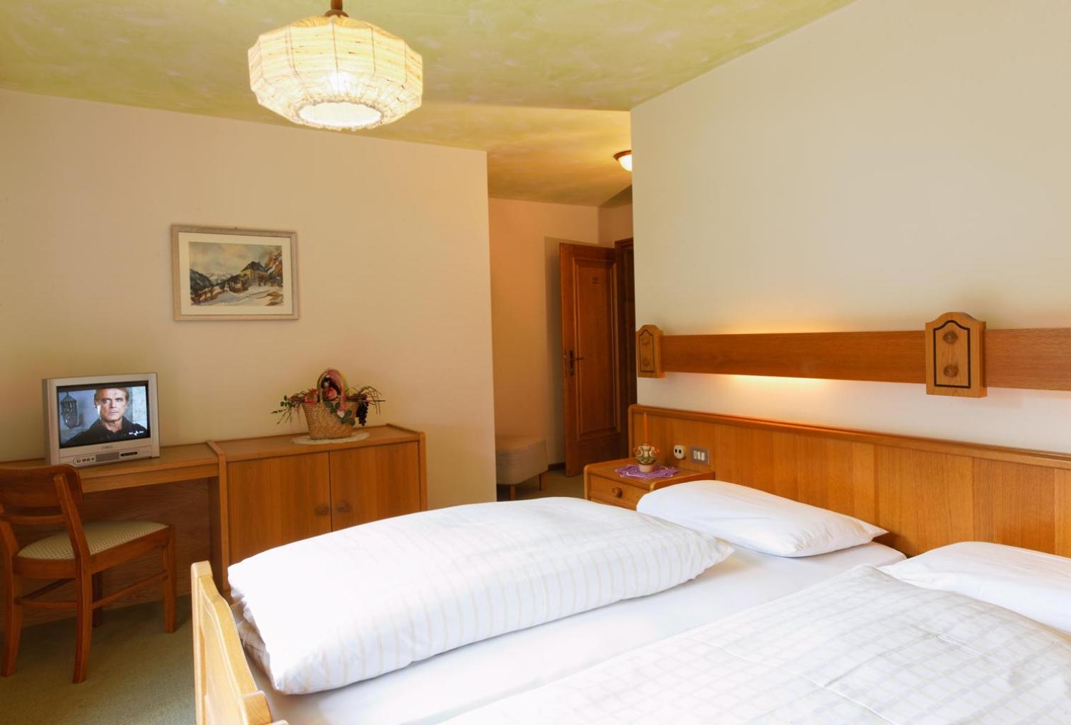 Double or Twin Room - Photo 2