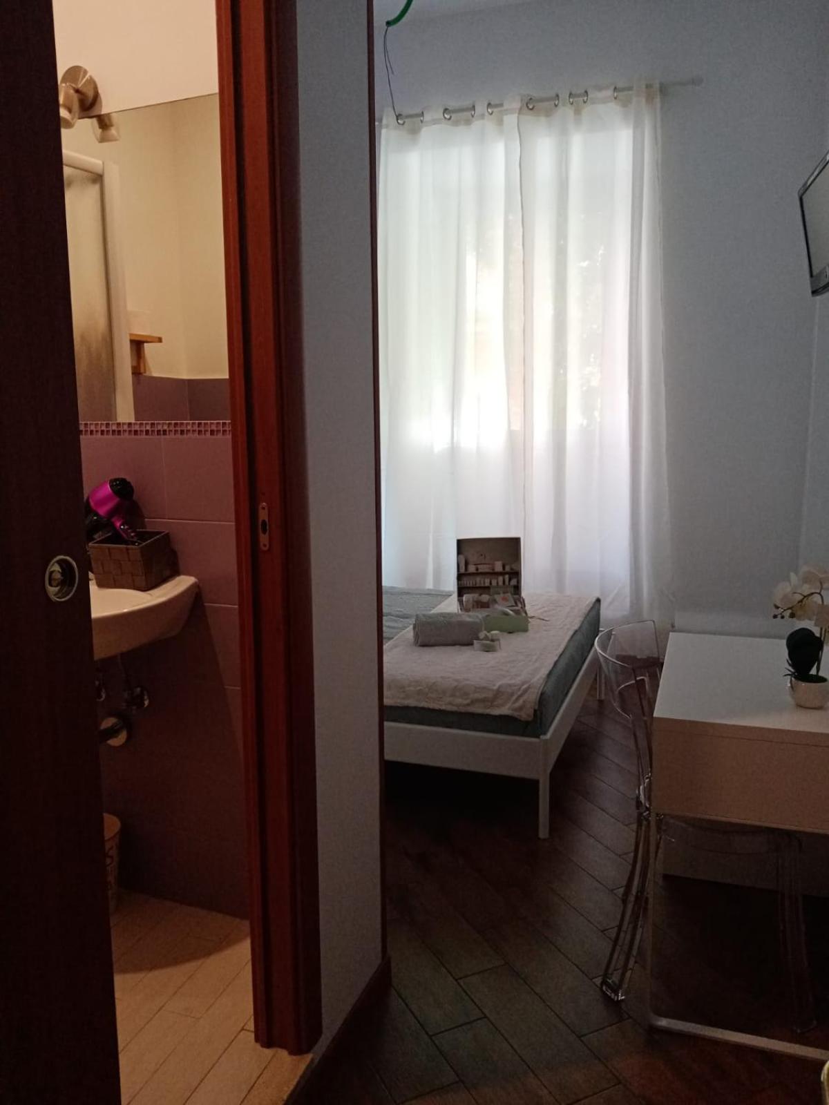 Budget Double Room photo 2